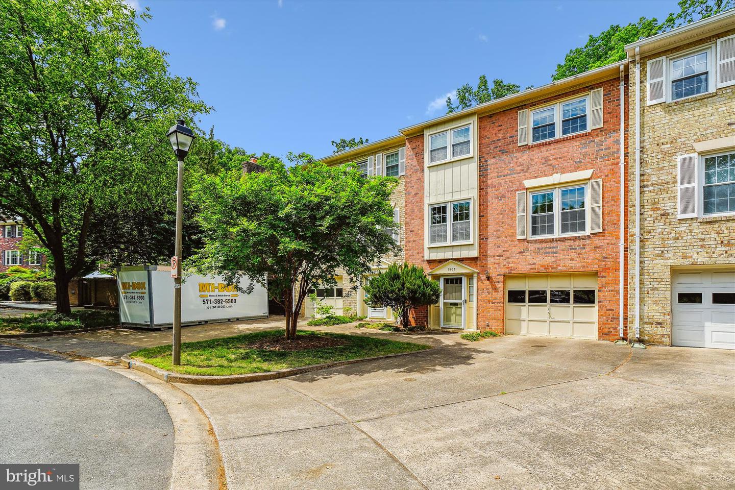 5105 S 12TH RD S, ARLINGTON, Virginia 22204, 3 Bedrooms Bedrooms, ,3 BathroomsBathrooms,Residential,For sale,5105 S 12TH RD S,VAAR2056866 MLS # VAAR2056866