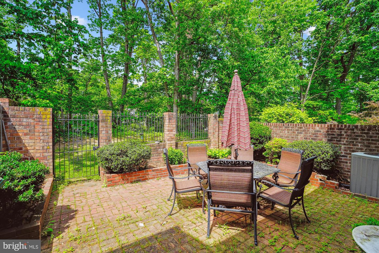5105 S 12TH RD S, ARLINGTON, Virginia 22204, 3 Bedrooms Bedrooms, ,3 BathroomsBathrooms,Residential,For sale,5105 S 12TH RD S,VAAR2056866 MLS # VAAR2056866