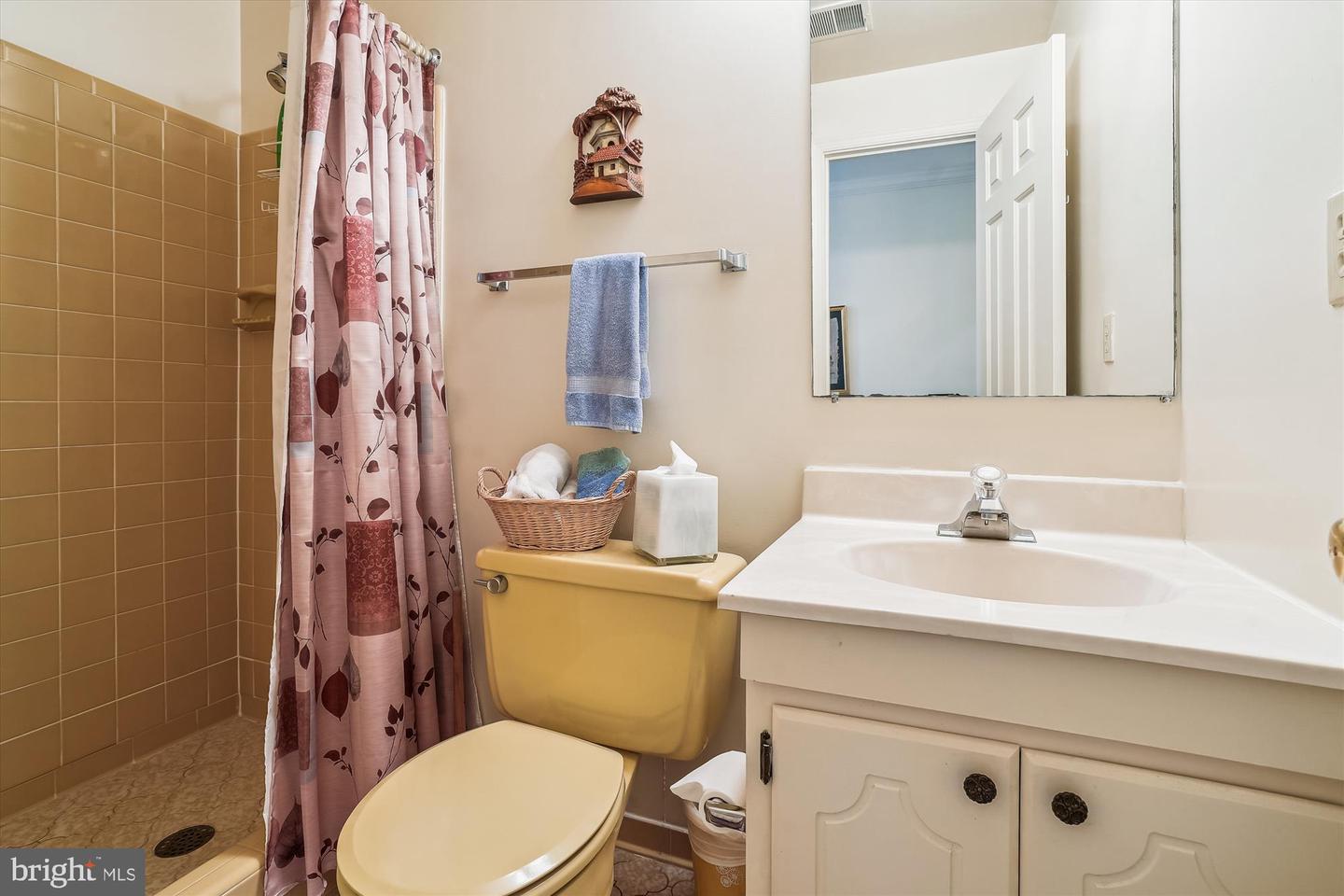 5105 S 12TH RD S, ARLINGTON, Virginia 22204, 3 Bedrooms Bedrooms, ,3 BathroomsBathrooms,Residential,For sale,5105 S 12TH RD S,VAAR2056866 MLS # VAAR2056866