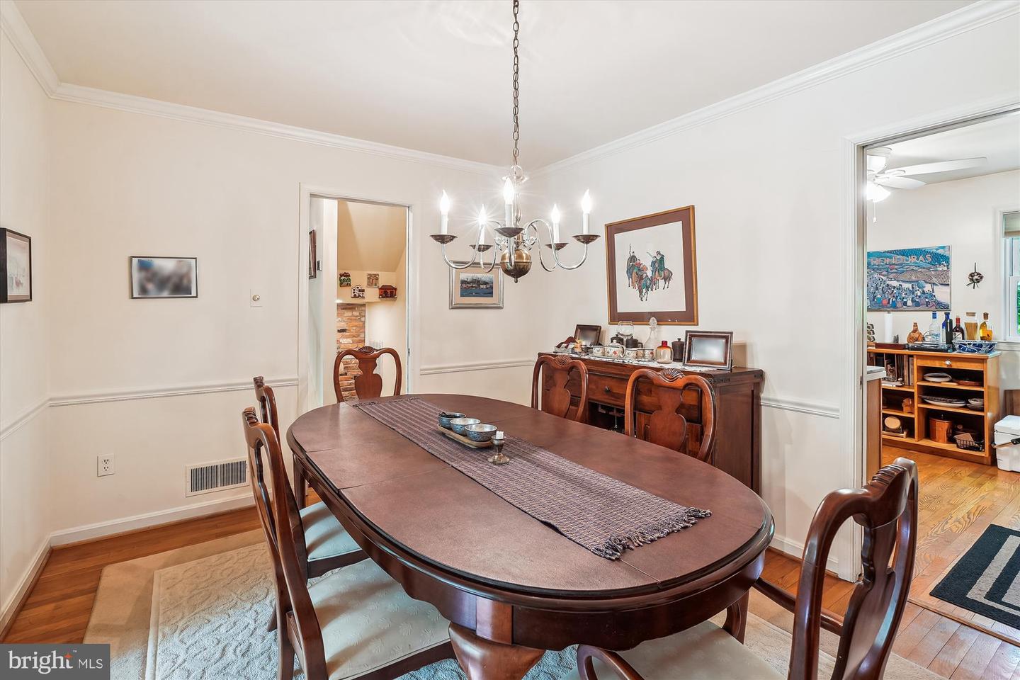 5105 S 12TH RD S, ARLINGTON, Virginia 22204, 3 Bedrooms Bedrooms, ,3 BathroomsBathrooms,Residential,For sale,5105 S 12TH RD S,VAAR2056866 MLS # VAAR2056866