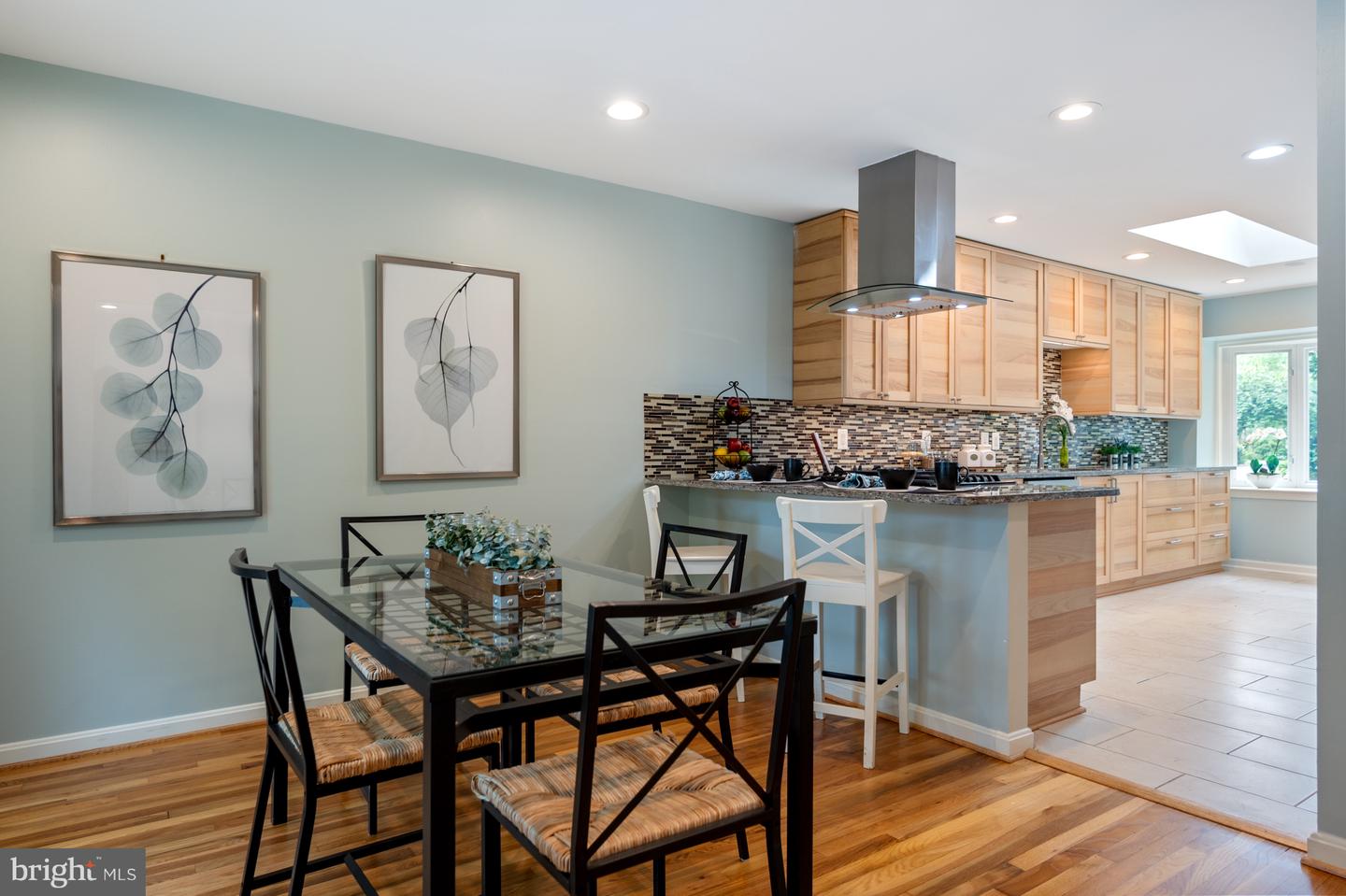7824 CARRLEIGH PKWY, SPRINGFIELD, Virginia 22152, 5 Bedrooms Bedrooms, 10 Rooms Rooms,3 BathroomsBathrooms,Residential,For sale,7824 CARRLEIGH PKWY,VAFX2238394 MLS # VAFX2238394
