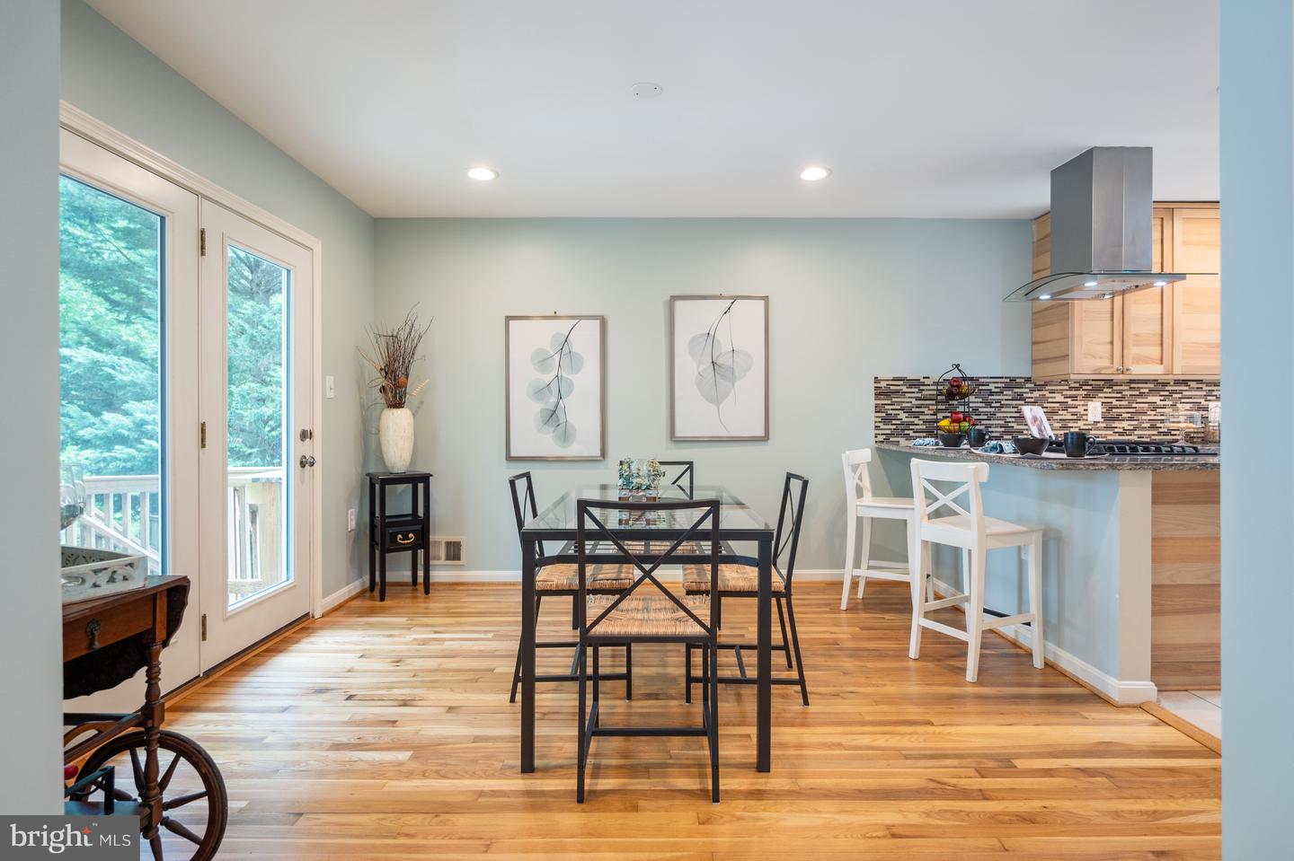 7824 CARRLEIGH PKWY, SPRINGFIELD, Virginia 22152, 5 Bedrooms Bedrooms, 10 Rooms Rooms,3 BathroomsBathrooms,Residential,For sale,7824 CARRLEIGH PKWY,VAFX2238394 MLS # VAFX2238394