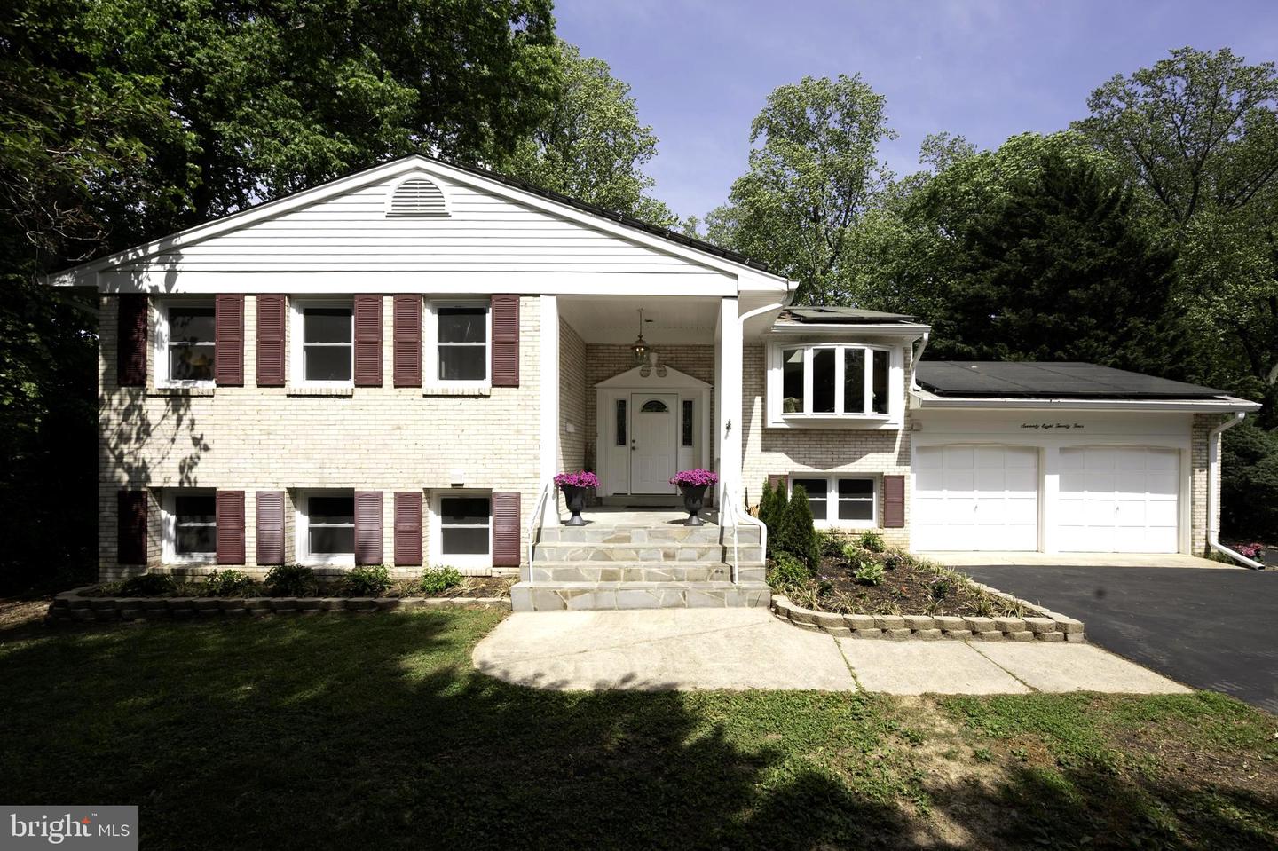 7824 CARRLEIGH PKWY, SPRINGFIELD, Virginia 22152, 5 Bedrooms Bedrooms, 10 Rooms Rooms,3 BathroomsBathrooms,Residential,For sale,7824 CARRLEIGH PKWY,VAFX2238394 MLS # VAFX2238394
