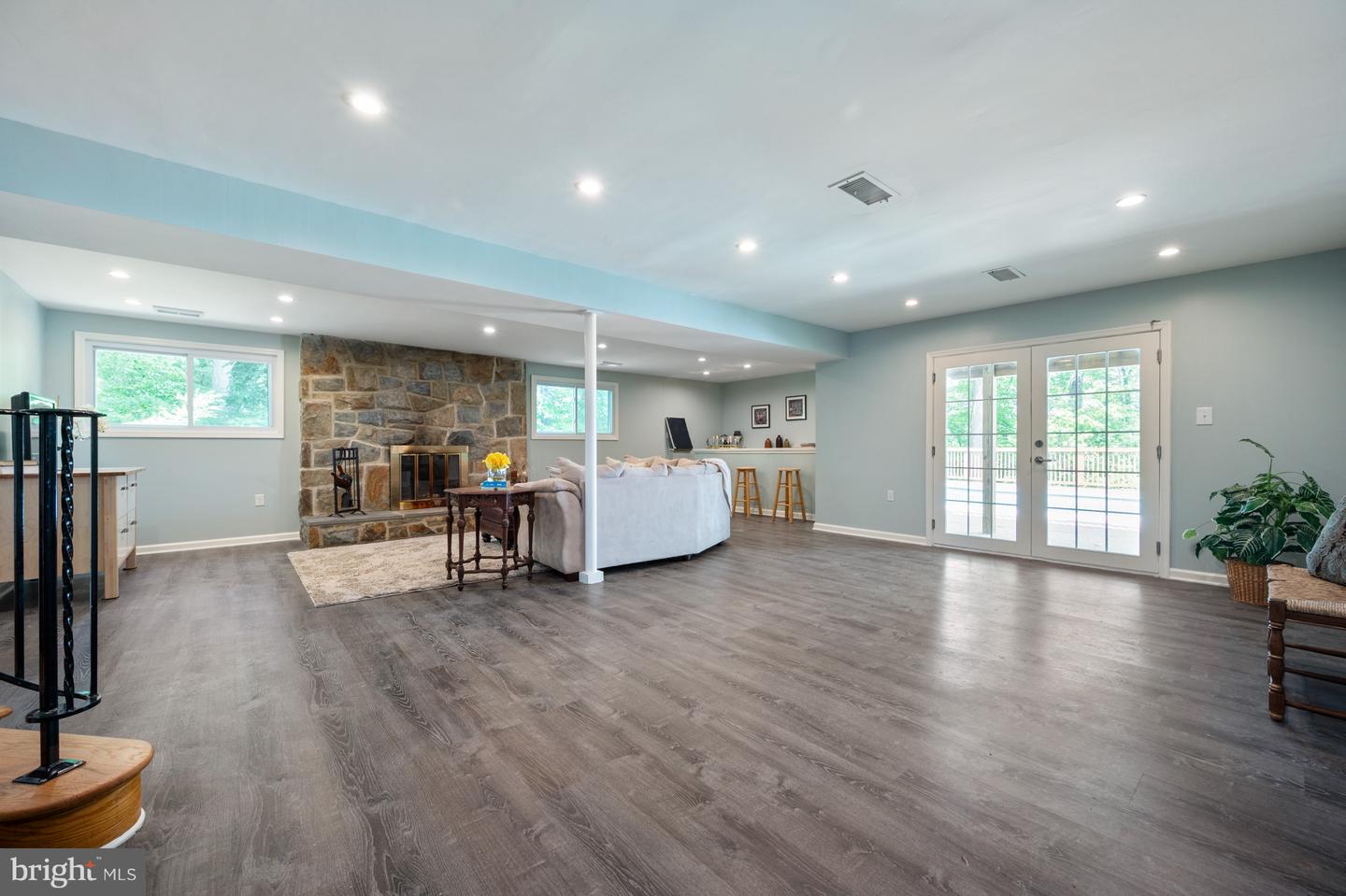 7824 CARRLEIGH PKWY, SPRINGFIELD, Virginia 22152, 5 Bedrooms Bedrooms, 10 Rooms Rooms,3 BathroomsBathrooms,Residential,For sale,7824 CARRLEIGH PKWY,VAFX2238394 MLS # VAFX2238394