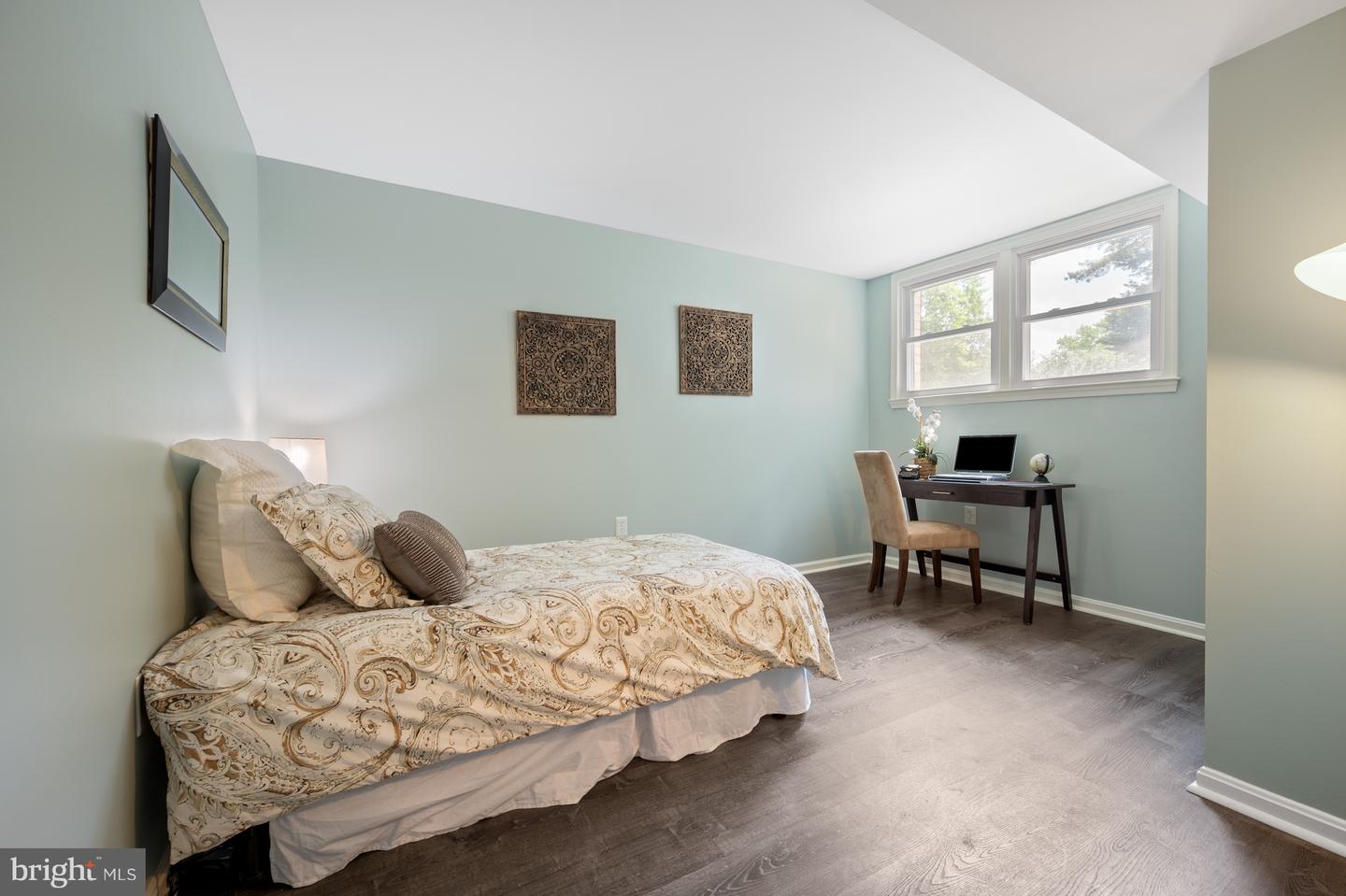 7824 CARRLEIGH PKWY, SPRINGFIELD, Virginia 22152, 5 Bedrooms Bedrooms, 10 Rooms Rooms,3 BathroomsBathrooms,Residential,For sale,7824 CARRLEIGH PKWY,VAFX2238394 MLS # VAFX2238394
