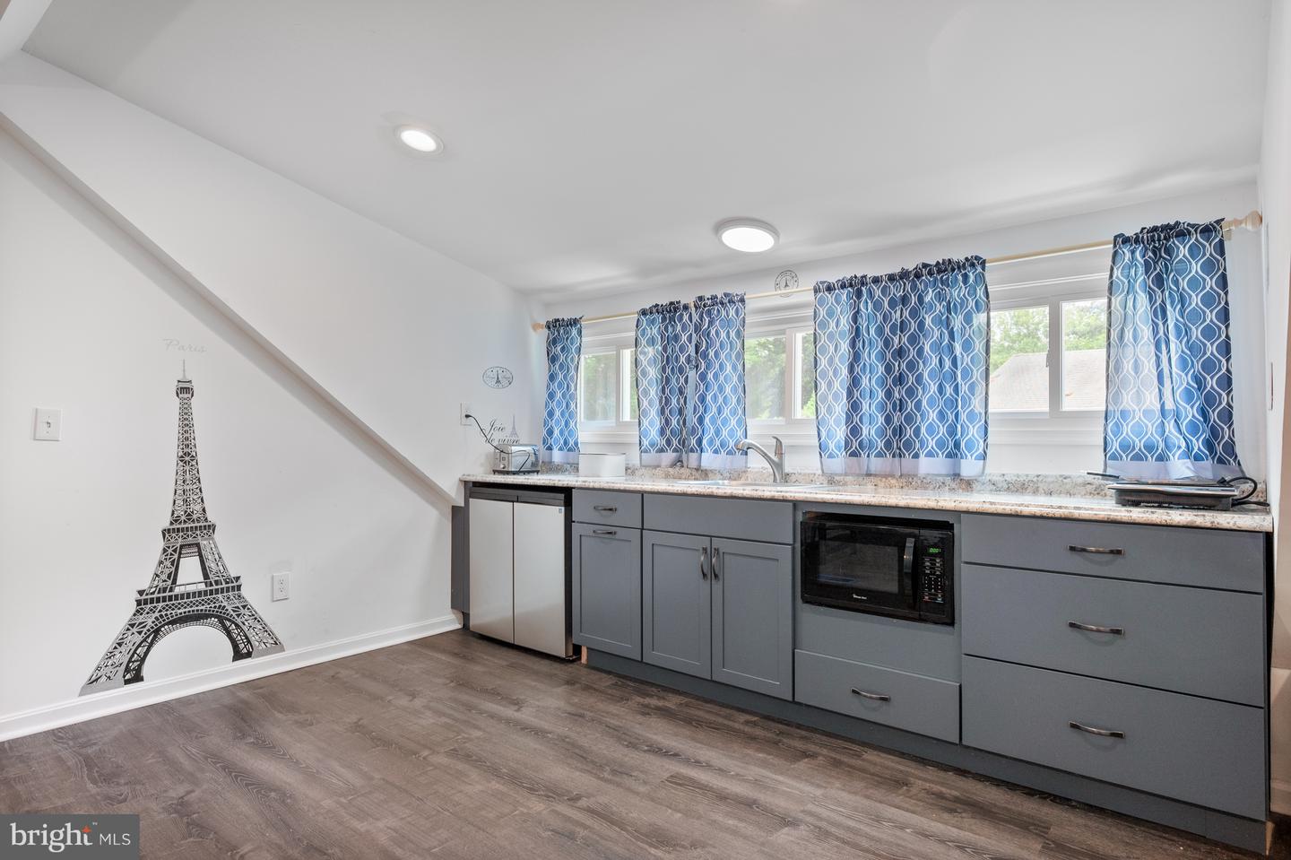7824 CARRLEIGH PKWY, SPRINGFIELD, Virginia 22152, 5 Bedrooms Bedrooms, 10 Rooms Rooms,3 BathroomsBathrooms,Residential,For sale,7824 CARRLEIGH PKWY,VAFX2238394 MLS # VAFX2238394