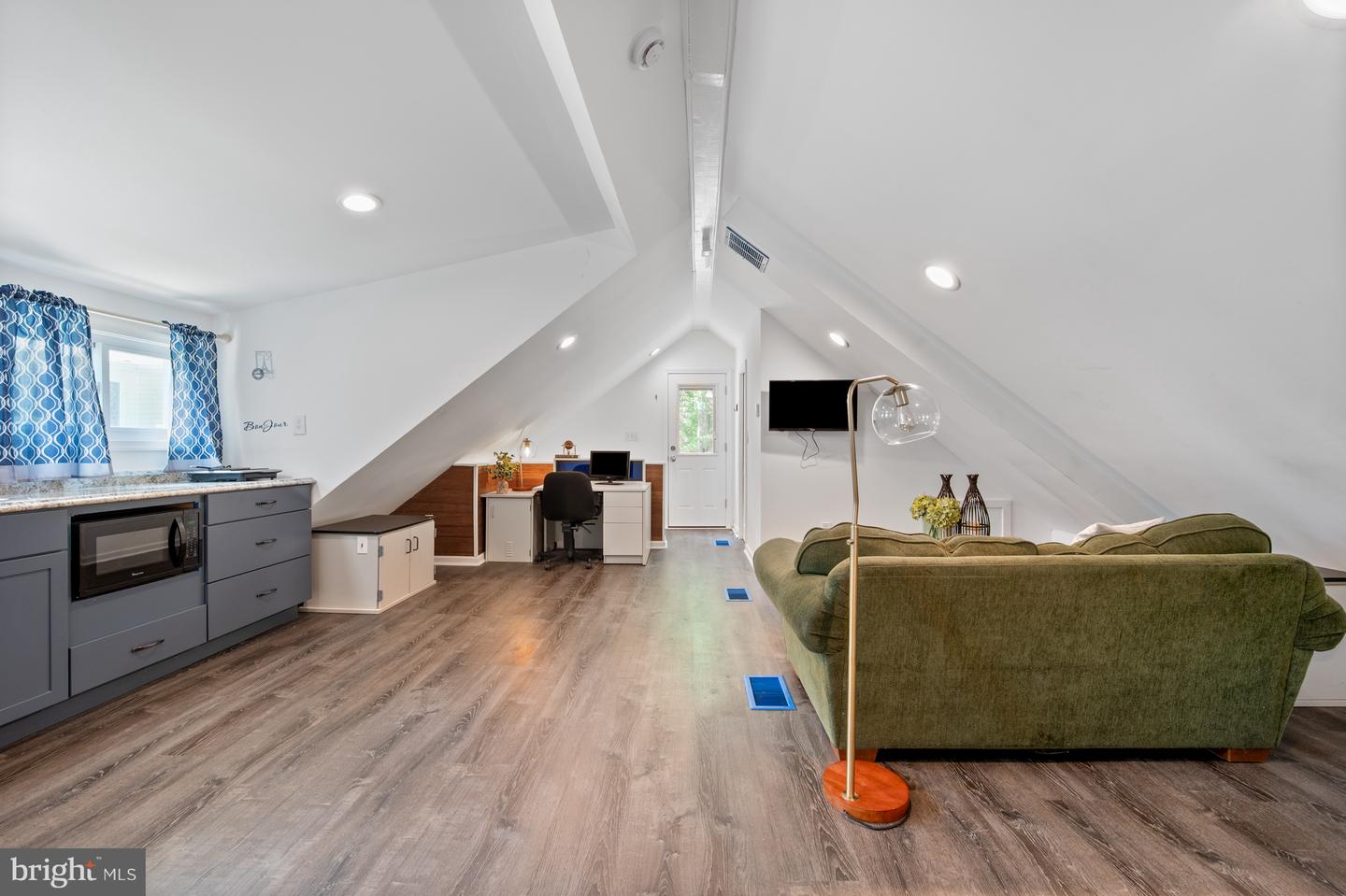 7824 CARRLEIGH PKWY, SPRINGFIELD, Virginia 22152, 5 Bedrooms Bedrooms, 10 Rooms Rooms,3 BathroomsBathrooms,Residential,For sale,7824 CARRLEIGH PKWY,VAFX2238394 MLS # VAFX2238394