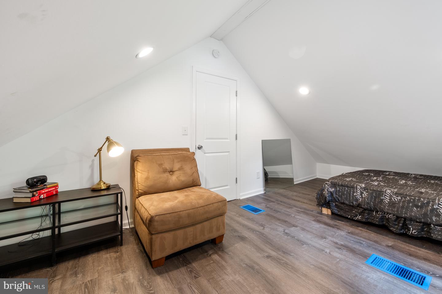 7824 CARRLEIGH PKWY, SPRINGFIELD, Virginia 22152, 5 Bedrooms Bedrooms, 10 Rooms Rooms,3 BathroomsBathrooms,Residential,For sale,7824 CARRLEIGH PKWY,VAFX2238394 MLS # VAFX2238394