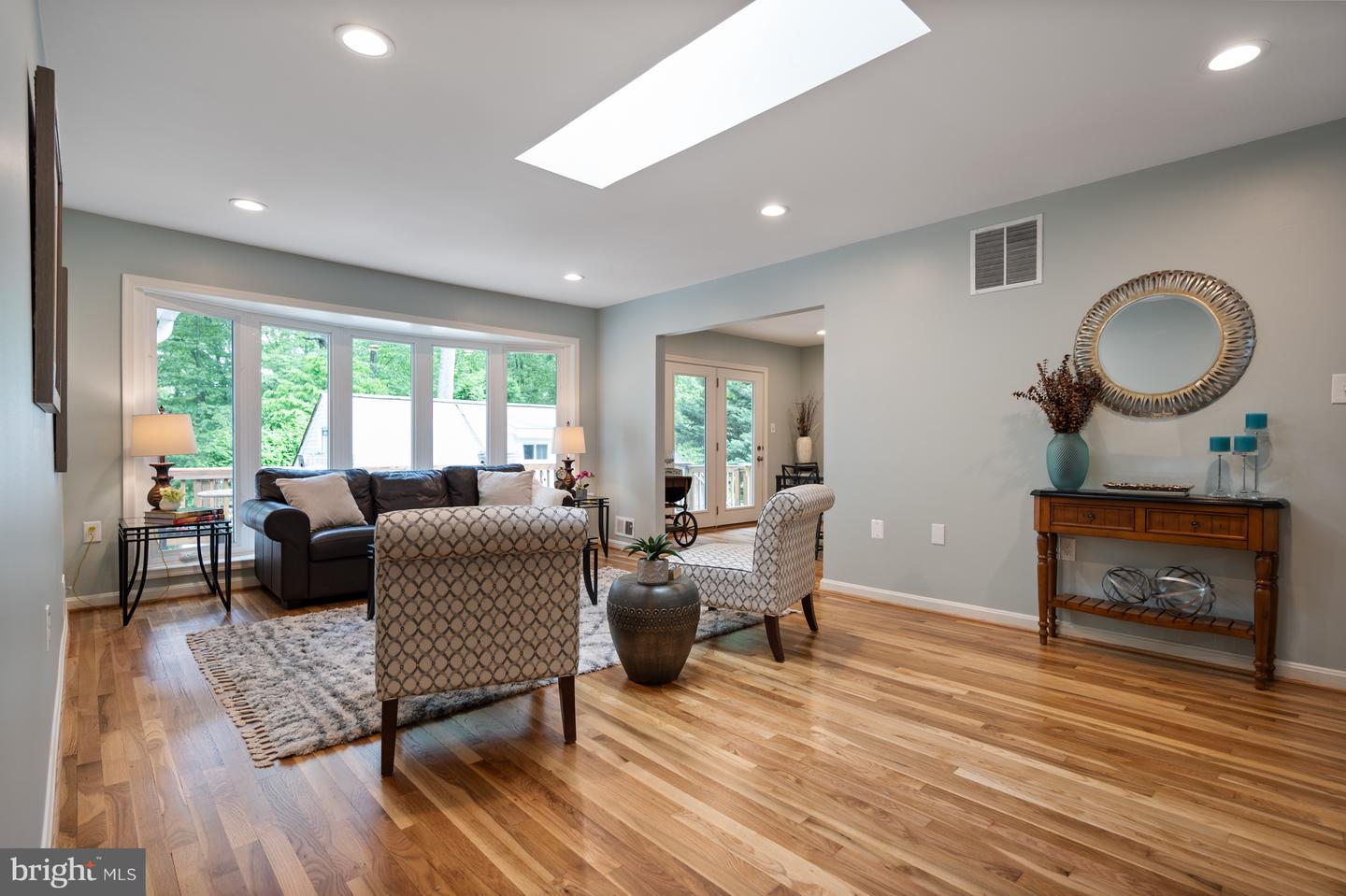 7824 CARRLEIGH PKWY, SPRINGFIELD, Virginia 22152, 5 Bedrooms Bedrooms, 10 Rooms Rooms,3 BathroomsBathrooms,Residential,For sale,7824 CARRLEIGH PKWY,VAFX2238394 MLS # VAFX2238394