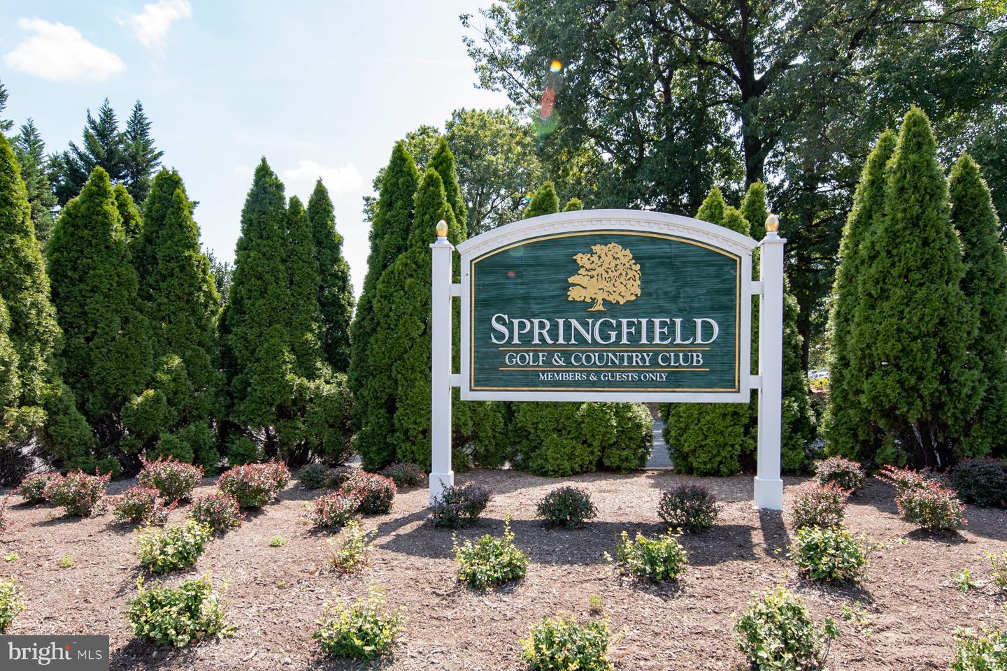 7824 CARRLEIGH PKWY, SPRINGFIELD, Virginia 22152, 5 Bedrooms Bedrooms, 10 Rooms Rooms,3 BathroomsBathrooms,Residential,For sale,7824 CARRLEIGH PKWY,VAFX2238394 MLS # VAFX2238394