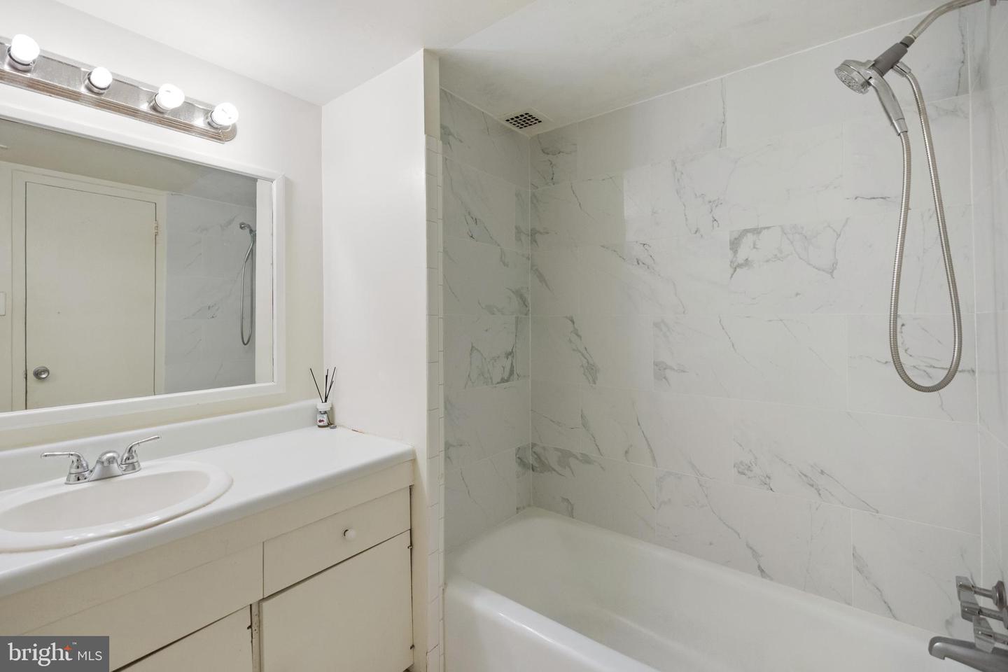 2622 WAGON DR #316 (2B), ALEXANDRIA, Virginia 22303, 2 Bedrooms Bedrooms, ,1 BathroomBathrooms,Residential,For sale,2622 WAGON DR #316 (2B),VAFX2238868 MLS # VAFX2238868