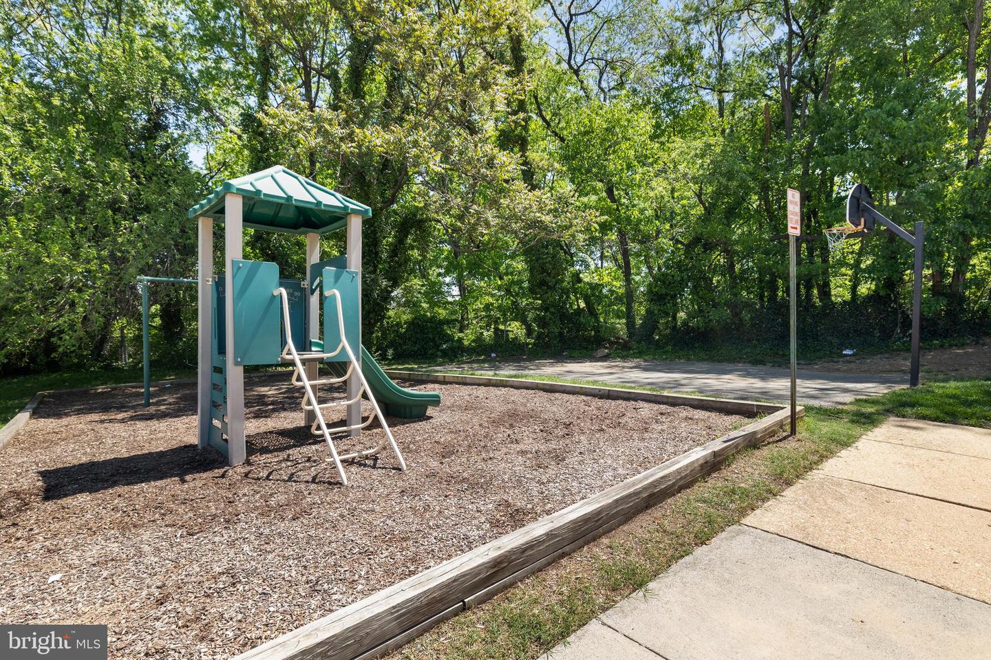 2622 WAGON DR #316 (2B), ALEXANDRIA, Virginia 22303, 2 Bedrooms Bedrooms, ,1 BathroomBathrooms,Residential,For sale,2622 WAGON DR #316 (2B),VAFX2238868 MLS # VAFX2238868
