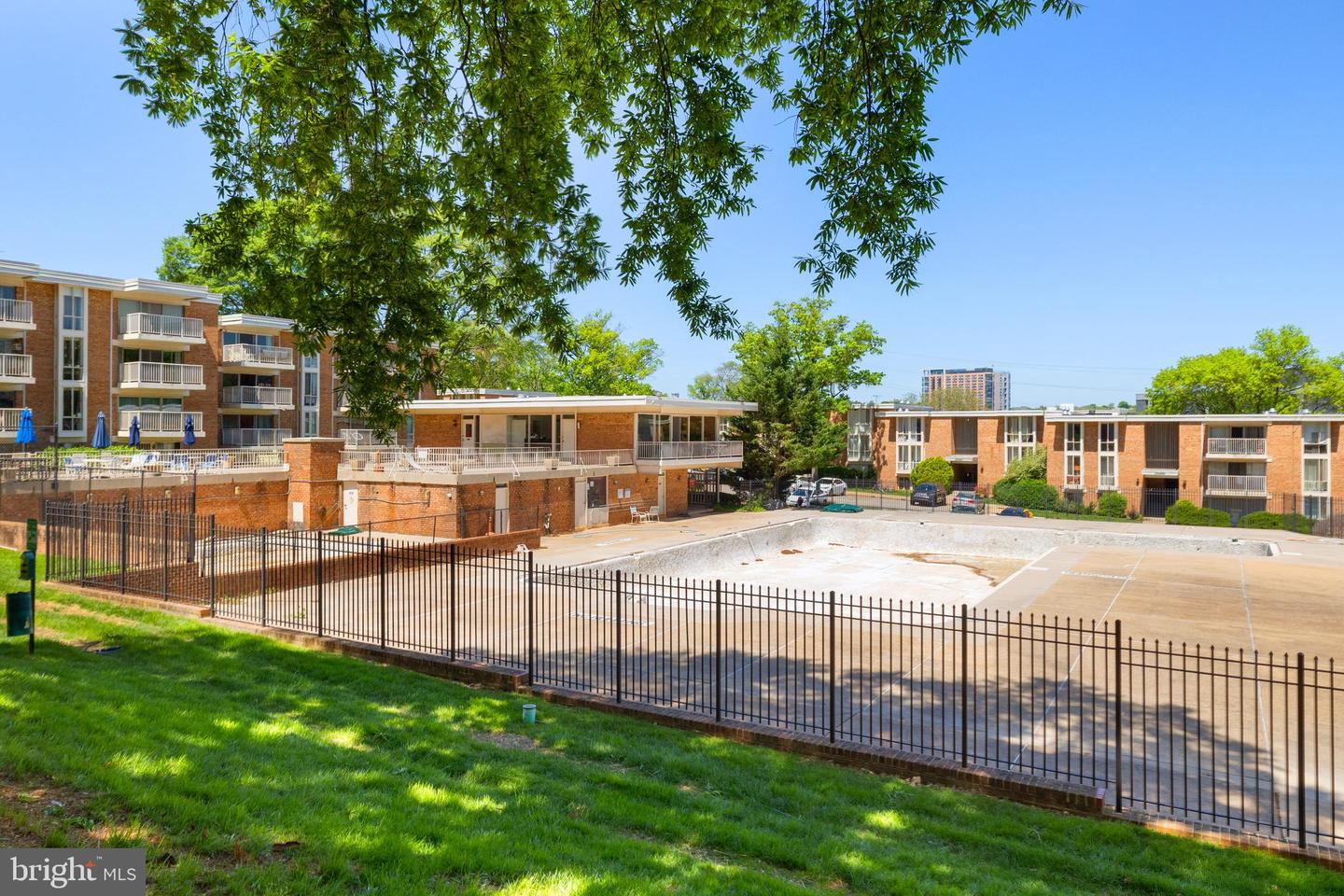 2622 WAGON DR #316 (2B), ALEXANDRIA, Virginia 22303, 2 Bedrooms Bedrooms, ,1 BathroomBathrooms,Residential,For sale,2622 WAGON DR #316 (2B),VAFX2238868 MLS # VAFX2238868