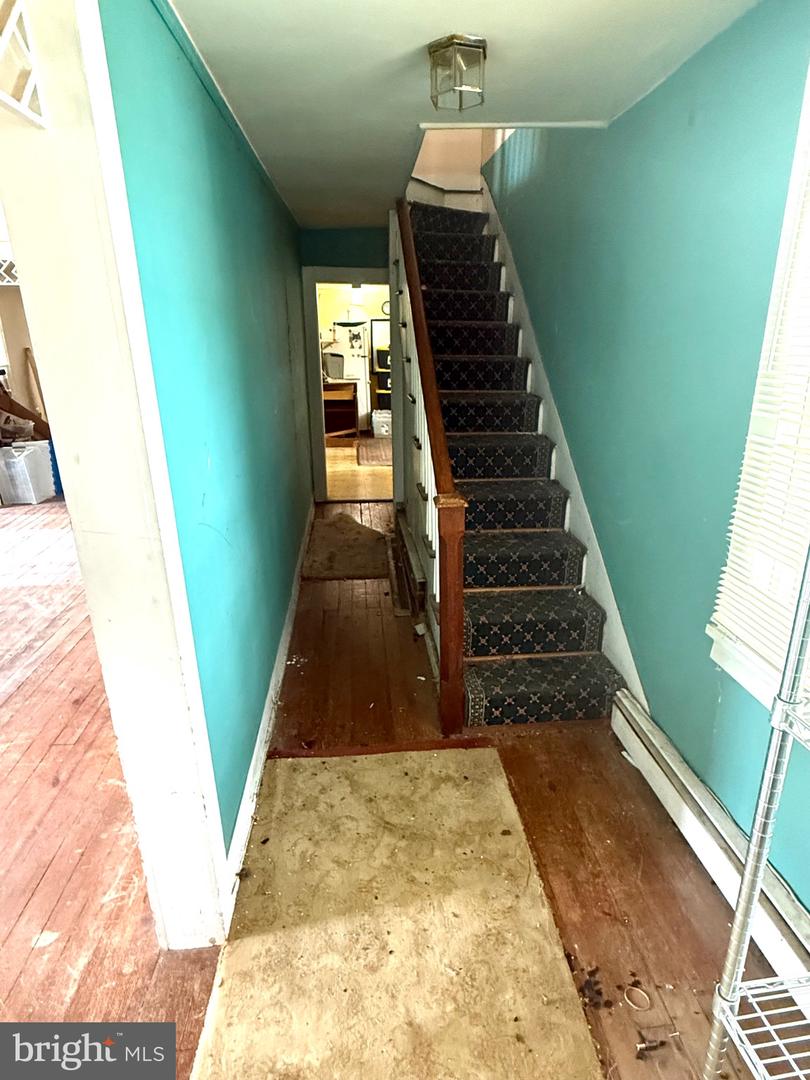 208 N KING ST, LEESBURG, Virginia 20176, 3 Bedrooms Bedrooms, ,2 BathroomsBathrooms,Residential,For sale,208 N KING ST,VALO2095622 MLS # VALO2095622