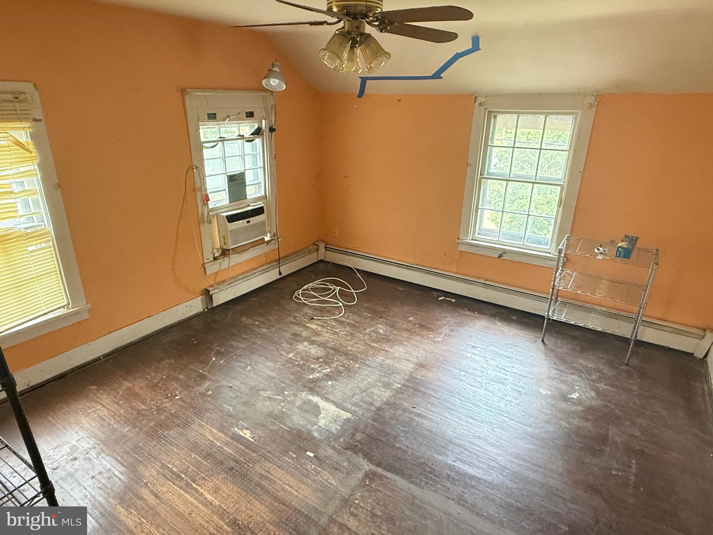 208 N KING ST, LEESBURG, Virginia 20176, 3 Bedrooms Bedrooms, ,2 BathroomsBathrooms,Residential,For sale,208 N KING ST,VALO2095622 MLS # VALO2095622
