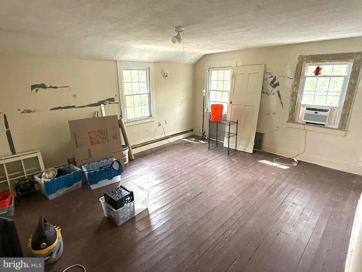 208 N KING ST, LEESBURG, Virginia 20176, 3 Bedrooms Bedrooms, ,2 BathroomsBathrooms,Residential,For sale,208 N KING ST,VALO2095622 MLS # VALO2095622