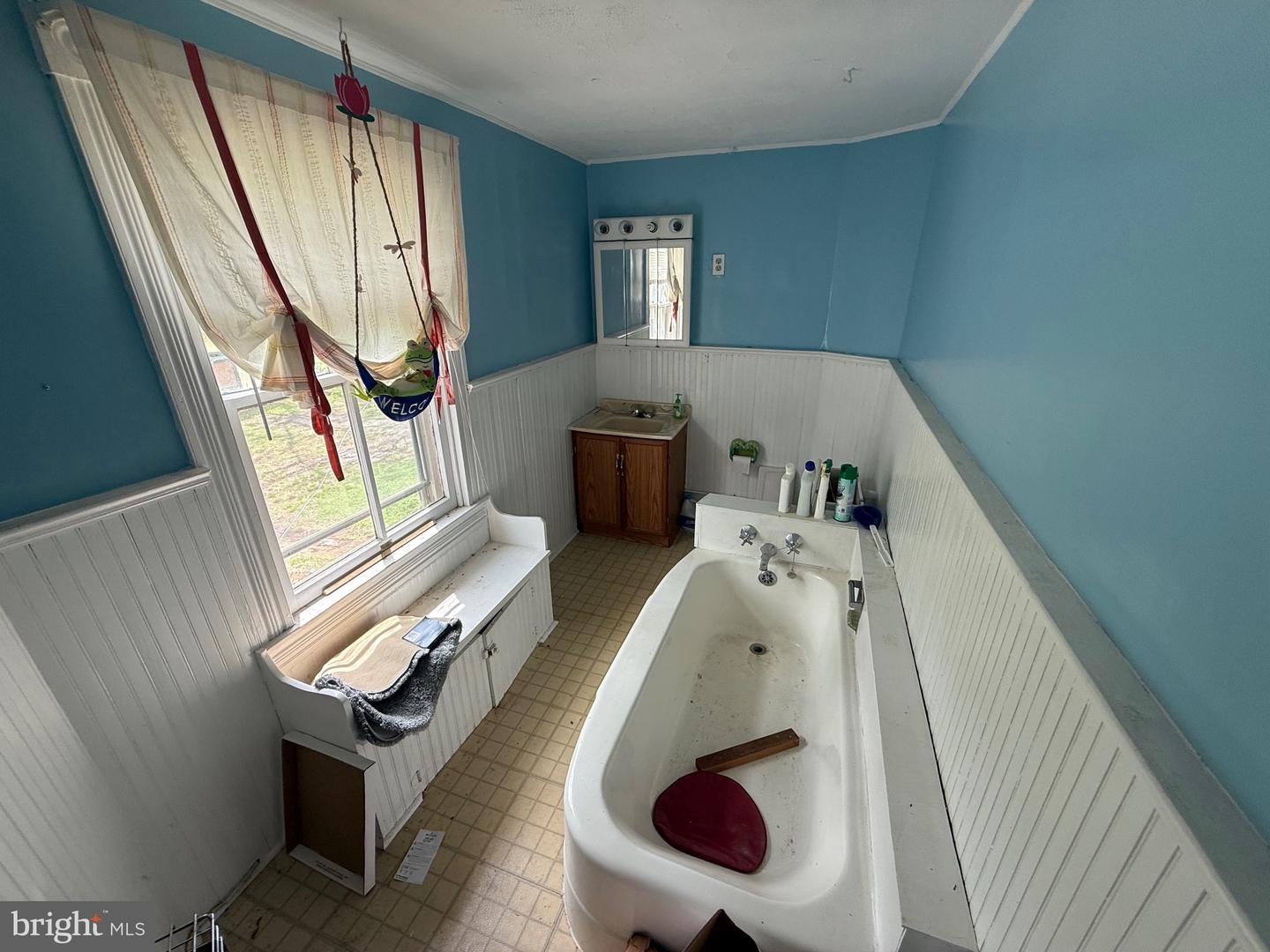 208 N KING ST, LEESBURG, Virginia 20176, 3 Bedrooms Bedrooms, ,2 BathroomsBathrooms,Residential,For sale,208 N KING ST,VALO2095622 MLS # VALO2095622