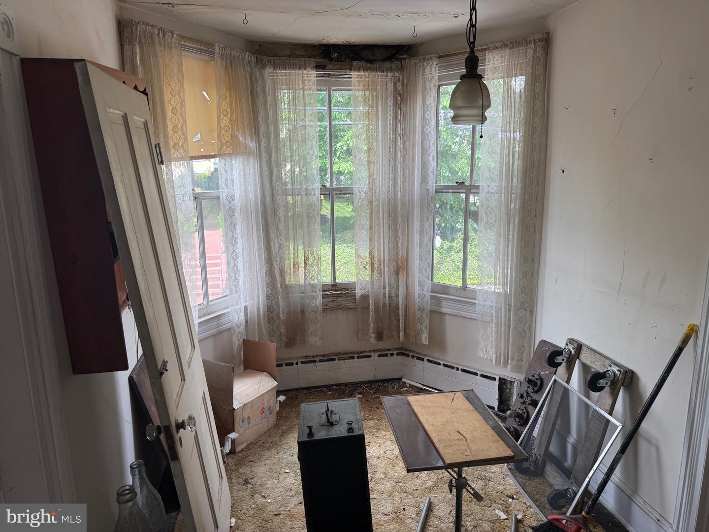 208 N KING ST, LEESBURG, Virginia 20176, 3 Bedrooms Bedrooms, ,2 BathroomsBathrooms,Residential,For sale,208 N KING ST,VALO2095622 MLS # VALO2095622