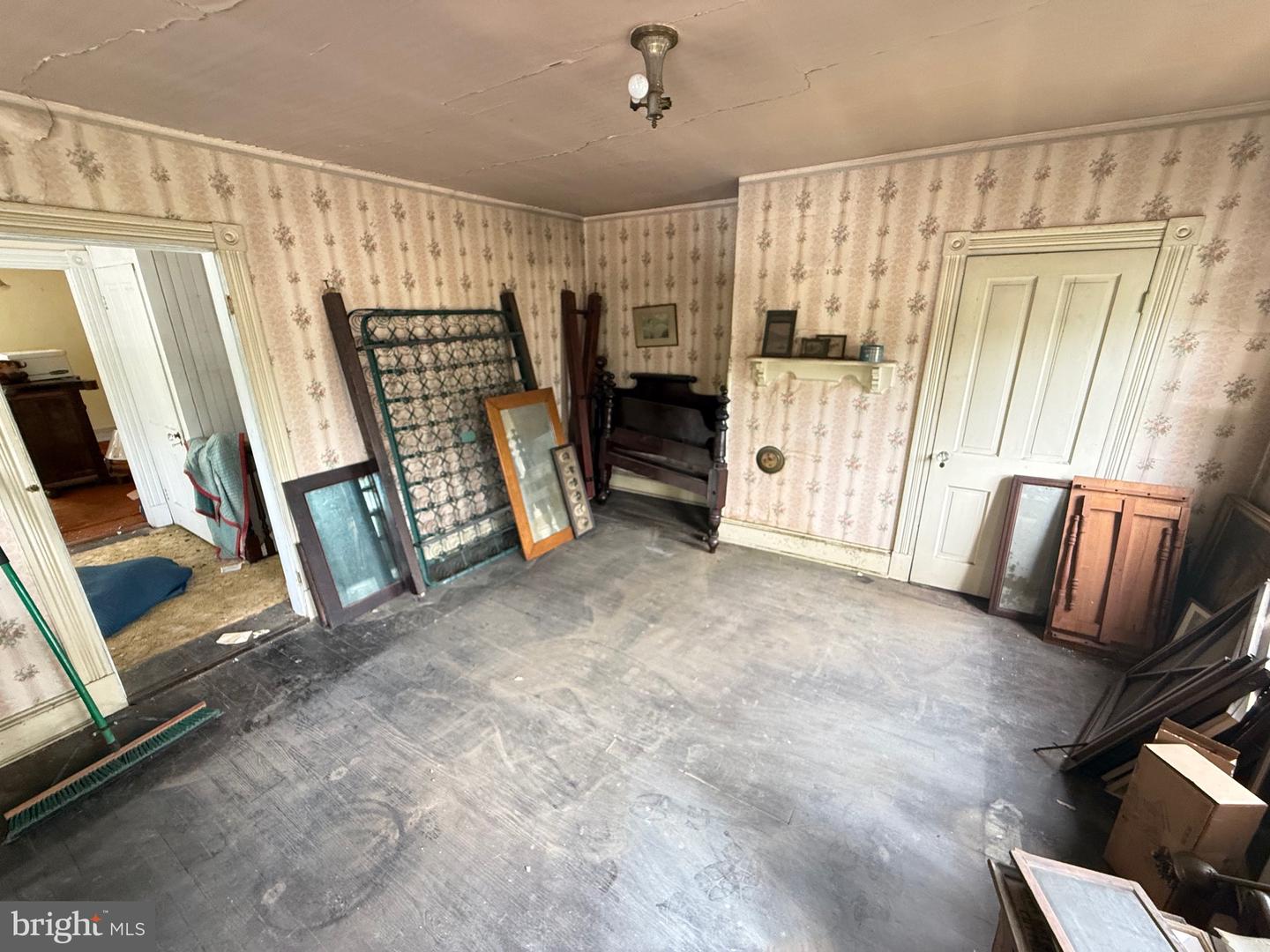 208 N KING ST, LEESBURG, Virginia 20176, 3 Bedrooms Bedrooms, ,2 BathroomsBathrooms,Residential,For sale,208 N KING ST,VALO2095622 MLS # VALO2095622