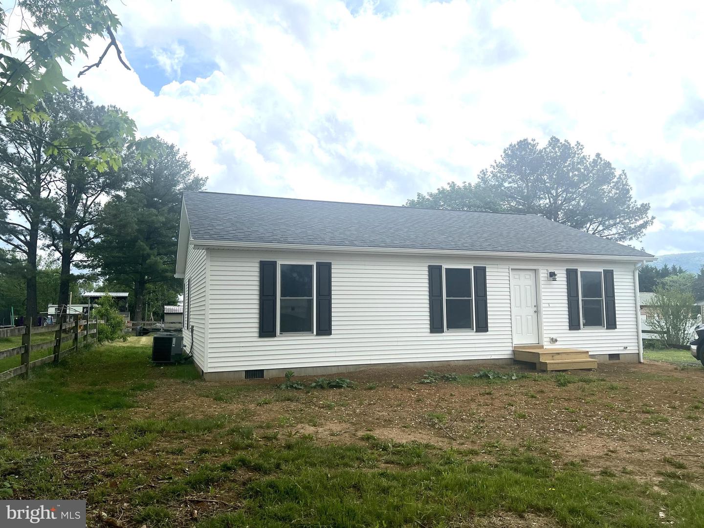 5830 BROAD ST, MOUNT JACKSON, Virginia 22842, 3 Bedrooms Bedrooms, ,2 BathroomsBathrooms,Residential,For sale,5830 BROAD ST,VASH2011370 MLS # VASH2011370