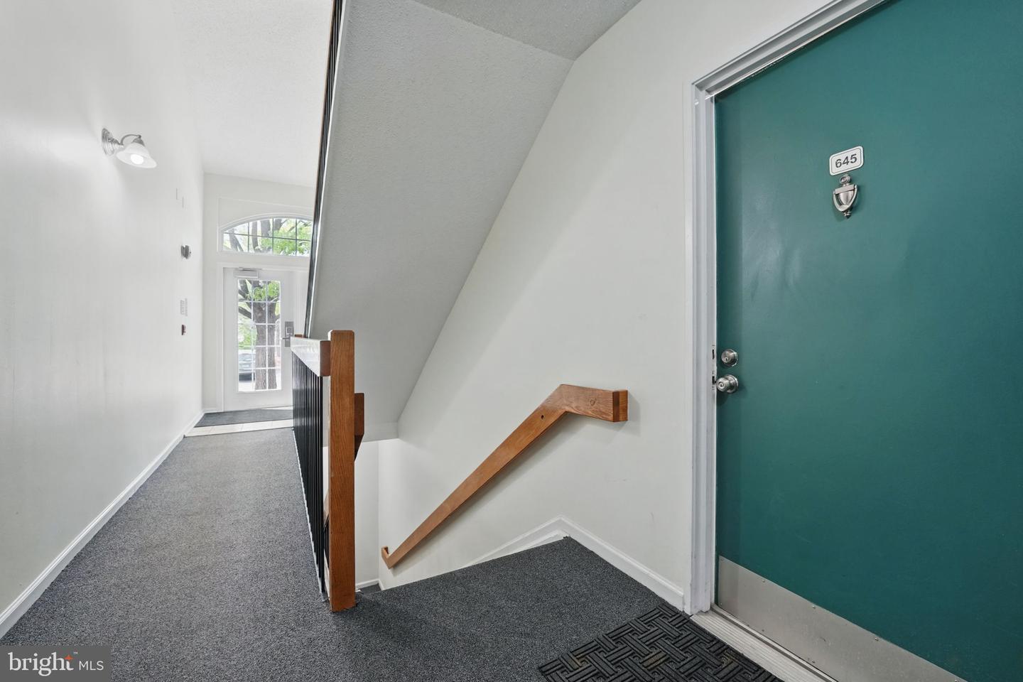 15645 HORSESHOE LN, WOODBRIDGE, Virginia 22191, 1 Bedroom Bedrooms, ,1 BathroomBathrooms,Residential,For sale,15645 HORSESHOE LN,VAPW2094066 MLS # VAPW2094066