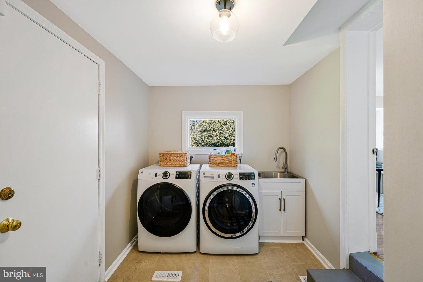 6363 LYNWOOD HILL RD, MCLEAN, Virginia 22101, 5 Bedrooms Bedrooms, ,4 BathroomsBathrooms,Residential,For sale,6363 LYNWOOD HILL RD,VAFX2238858 MLS # VAFX2238858