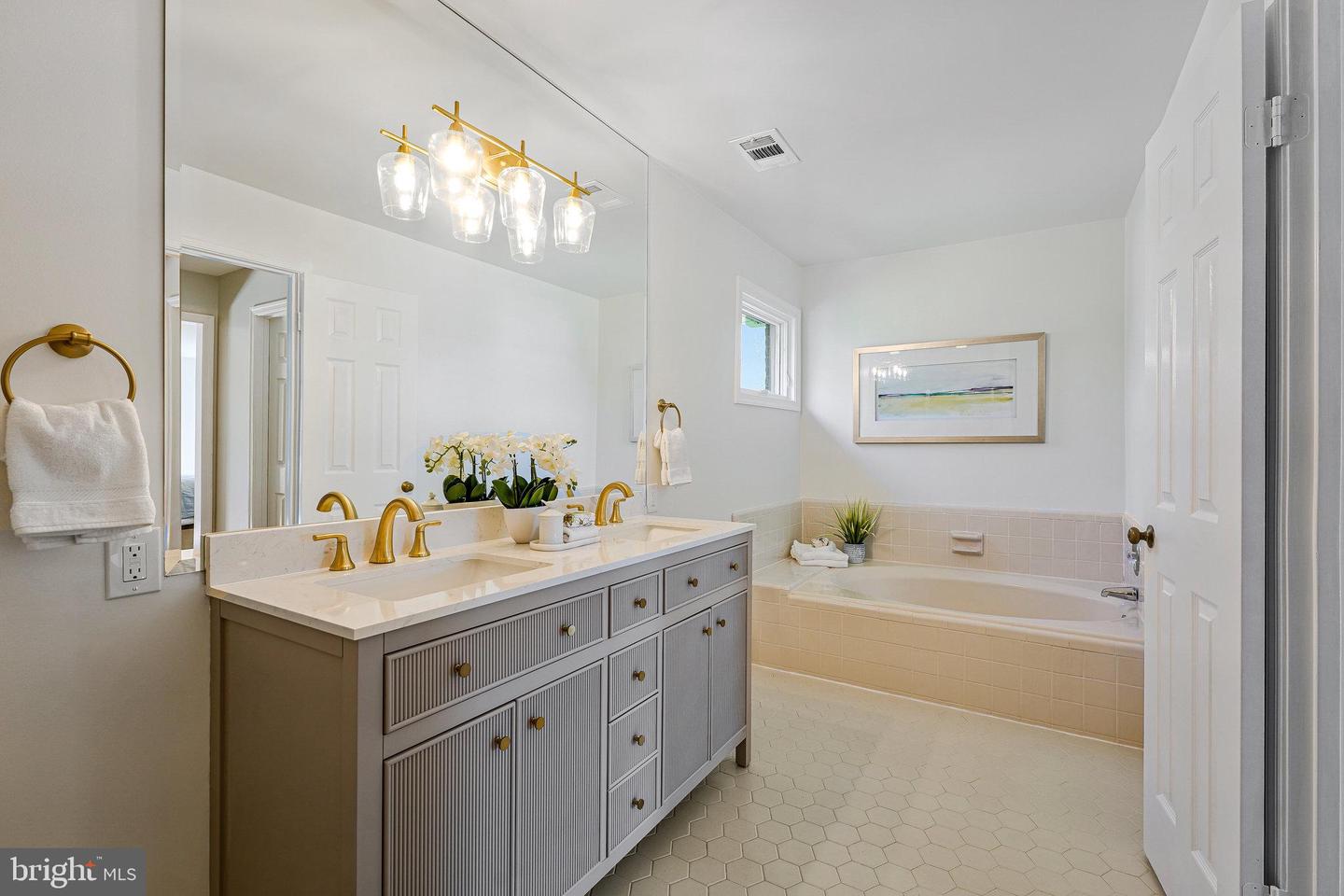 6363 LYNWOOD HILL RD, MCLEAN, Virginia 22101, 5 Bedrooms Bedrooms, ,4 BathroomsBathrooms,Residential,For sale,6363 LYNWOOD HILL RD,VAFX2238858 MLS # VAFX2238858