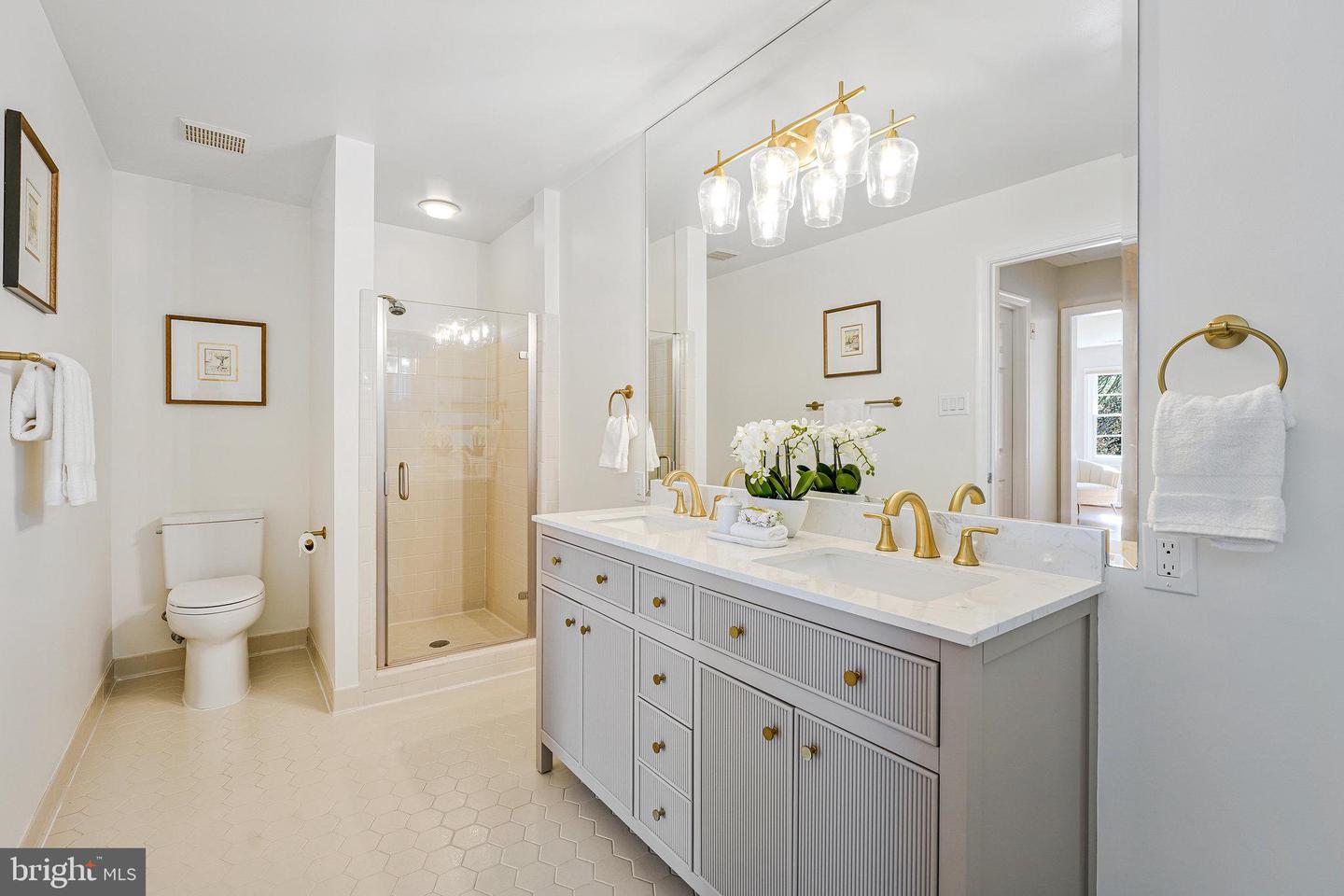 6363 LYNWOOD HILL RD, MCLEAN, Virginia 22101, 5 Bedrooms Bedrooms, ,4 BathroomsBathrooms,Residential,For sale,6363 LYNWOOD HILL RD,VAFX2238858 MLS # VAFX2238858