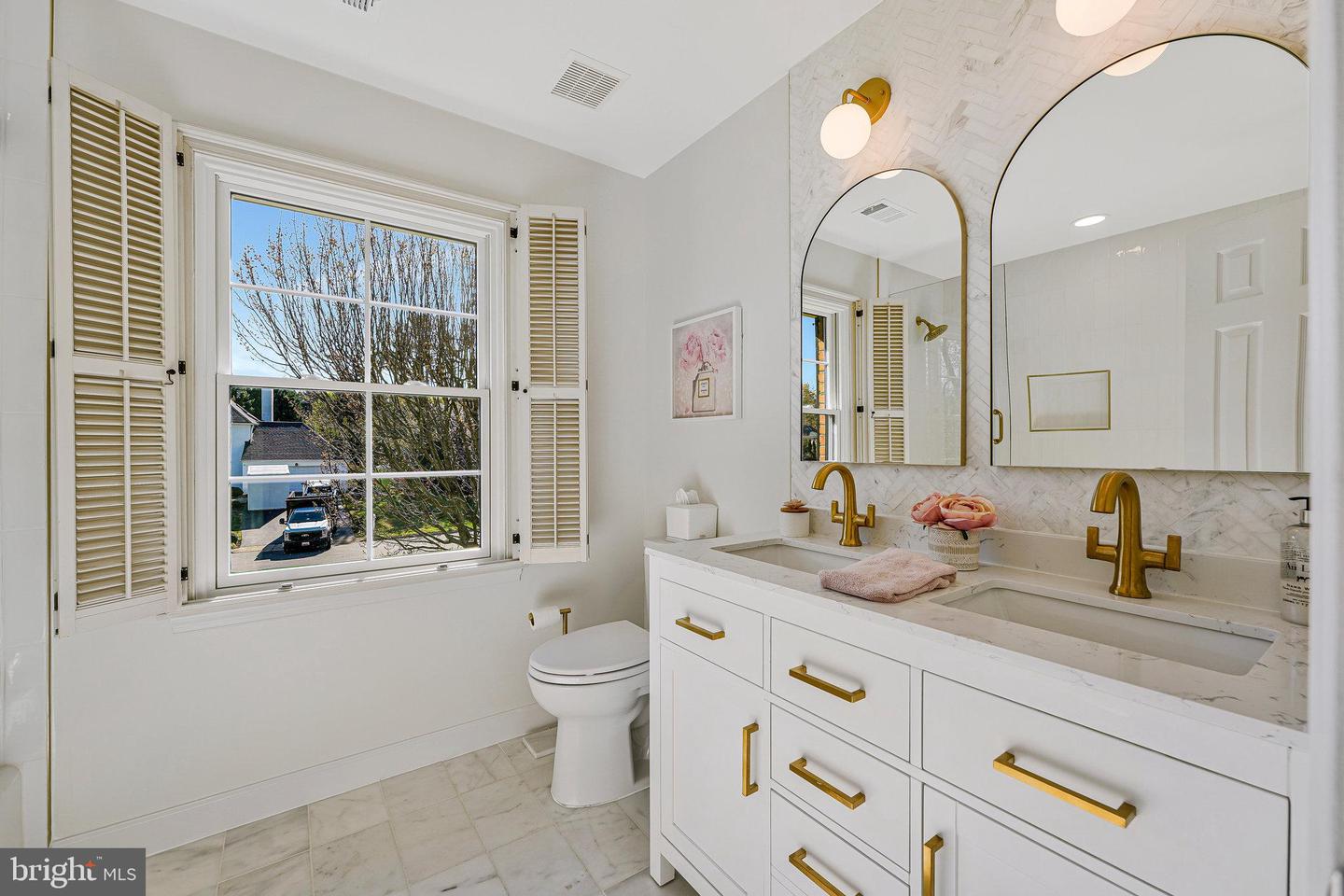 6363 LYNWOOD HILL RD, MCLEAN, Virginia 22101, 5 Bedrooms Bedrooms, ,4 BathroomsBathrooms,Residential,For sale,6363 LYNWOOD HILL RD,VAFX2238858 MLS # VAFX2238858
