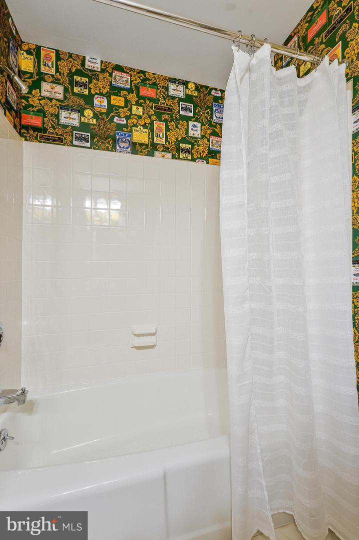 6363 LYNWOOD HILL RD, MCLEAN, Virginia 22101, 5 Bedrooms Bedrooms, ,4 BathroomsBathrooms,Residential,For sale,6363 LYNWOOD HILL RD,VAFX2238858 MLS # VAFX2238858