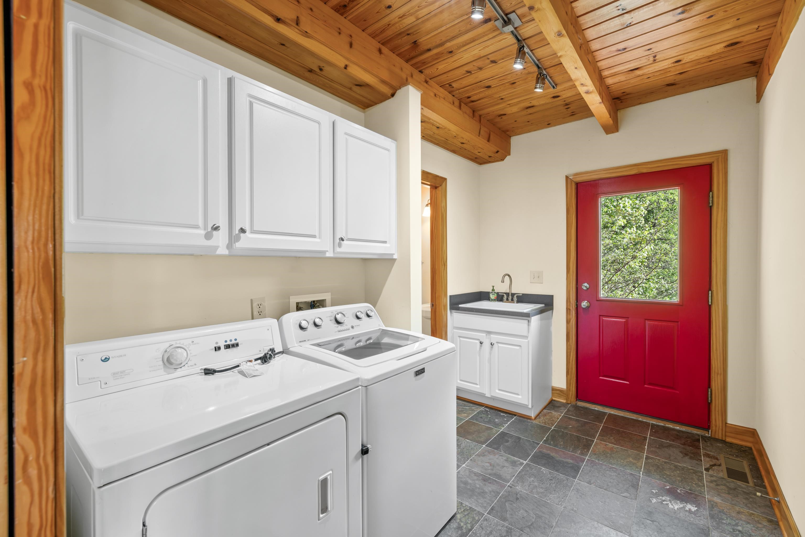 66 SPENCER LN, LOVINGSTON, Virginia 22949, 6 Bedrooms Bedrooms, ,3 BathroomsBathrooms,Residential,REHOBOTH,66 SPENCER LN,664170 MLS # 664170