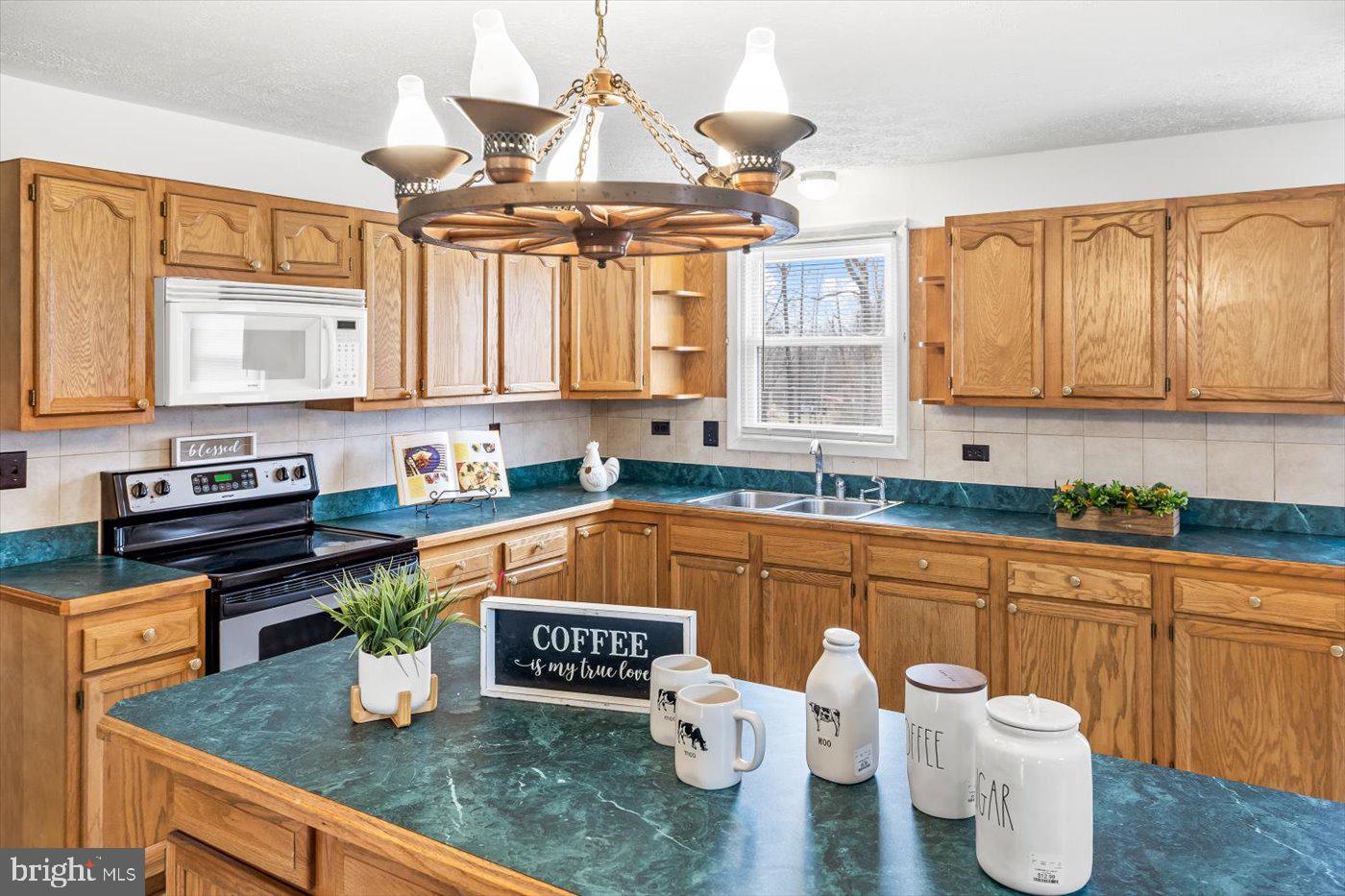 146 HOWARDS CHAPEL RD, WINCHESTER, Virginia 22603, 3 Bedrooms Bedrooms, ,2 BathroomsBathrooms,Farm,For sale,146 HOWARDS CHAPEL RD,VAFV2033988 MLS # VAFV2033988