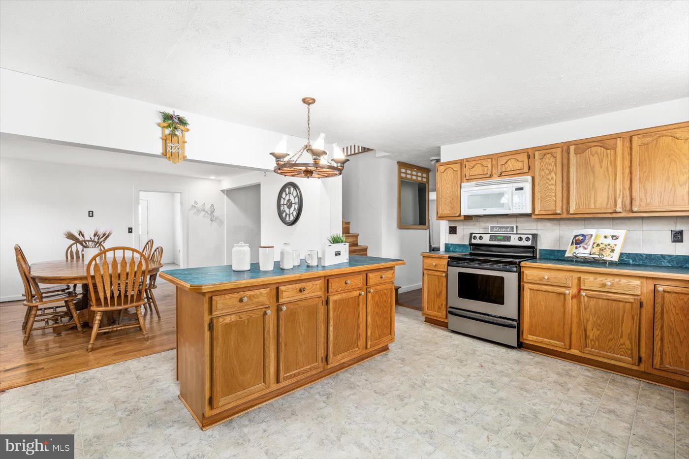 146 HOWARDS CHAPEL RD, WINCHESTER, Virginia 22603, 3 Bedrooms Bedrooms, ,2 BathroomsBathrooms,Farm,For sale,146 HOWARDS CHAPEL RD,VAFV2033988 MLS # VAFV2033988
