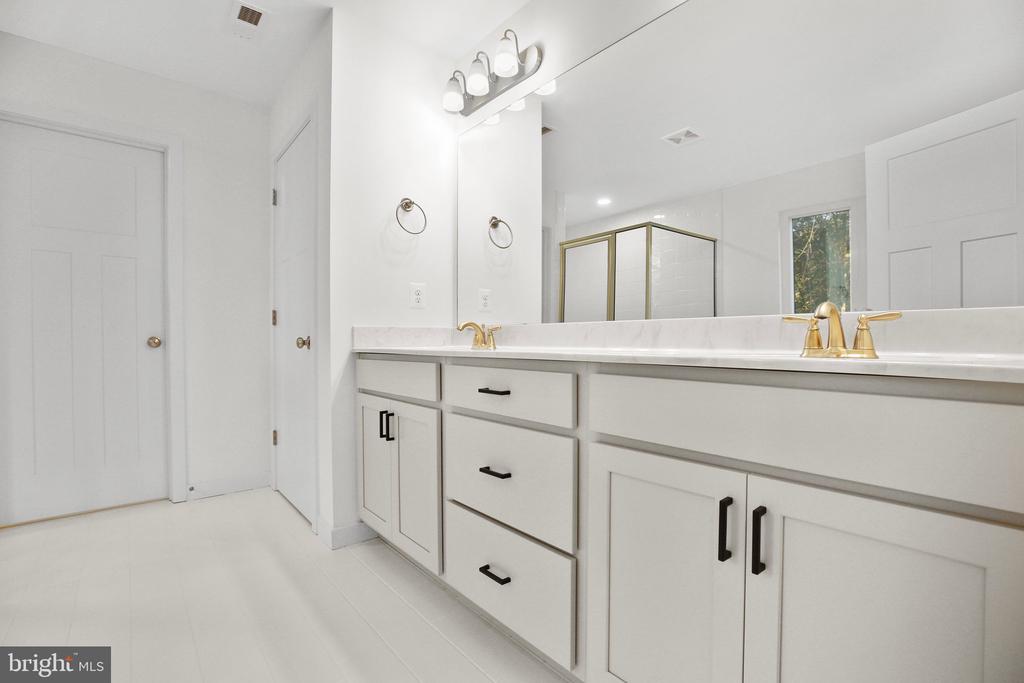 11002 SCOTTS VIEW LN, FREDERICKSBURG, Virginia 22407, 5 Bedrooms Bedrooms, ,5 BathroomsBathrooms,Residential,11002 SCOTTS VIEW LN,VASP2030654 MLS # VASP2030654