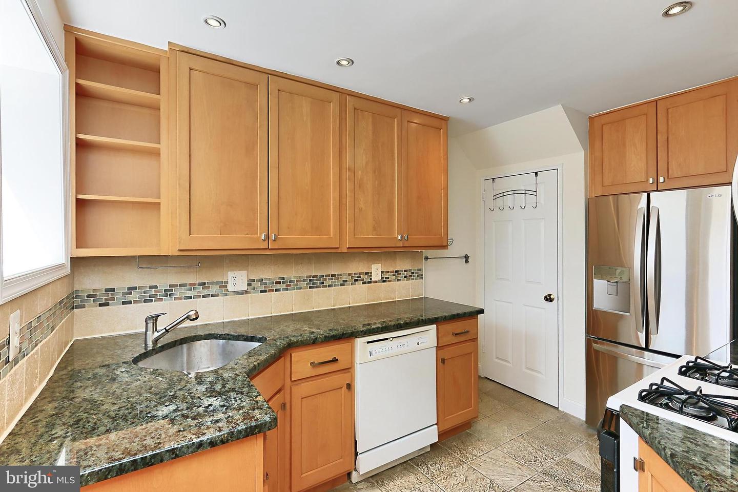 3752 KELLER AVE, ALEXANDRIA, Virginia 22302, 2 Bedrooms Bedrooms, ,2 BathroomsBathrooms,Residential,For sale,3752 KELLER AVE,VAAX2041548 MLS # VAAX2041548