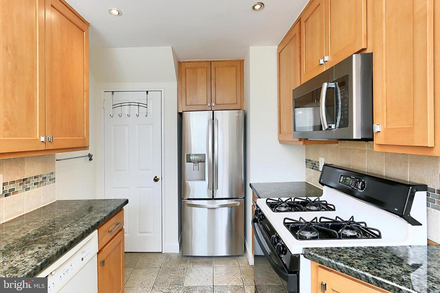3752 KELLER AVE, ALEXANDRIA, Virginia 22302, 2 Bedrooms Bedrooms, ,2 BathroomsBathrooms,Residential,For sale,3752 KELLER AVE,VAAX2041548 MLS # VAAX2041548