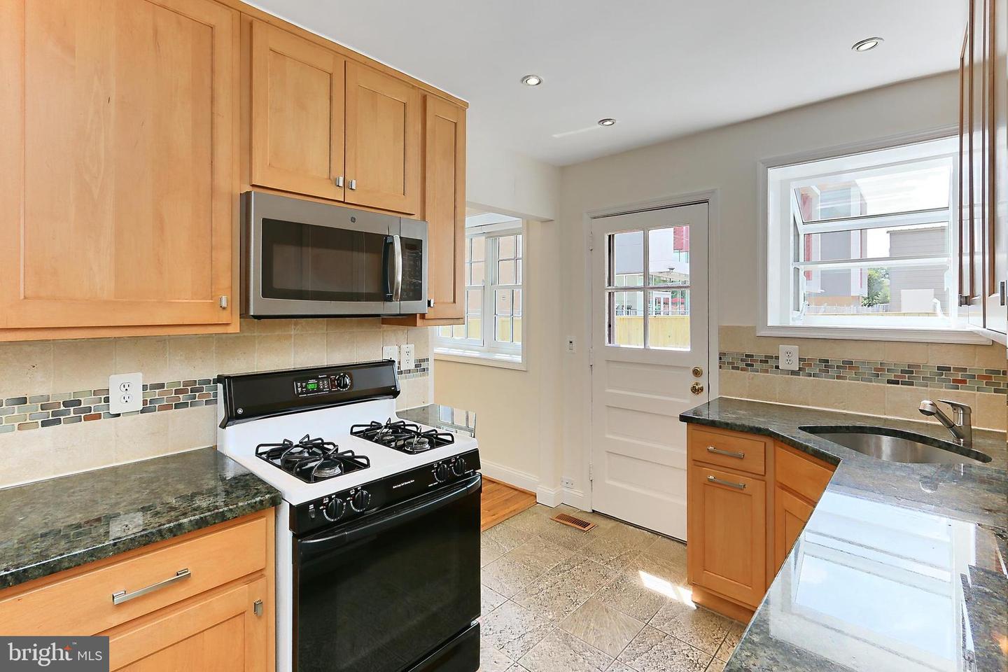 3752 KELLER AVE, ALEXANDRIA, Virginia 22302, 2 Bedrooms Bedrooms, ,2 BathroomsBathrooms,Residential,For sale,3752 KELLER AVE,VAAX2041548 MLS # VAAX2041548