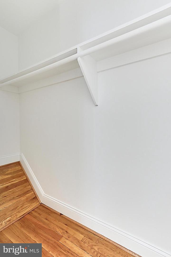 3752 KELLER AVE, ALEXANDRIA, Virginia 22302, 2 Bedrooms Bedrooms, ,2 BathroomsBathrooms,Residential,For sale,3752 KELLER AVE,VAAX2041548 MLS # VAAX2041548