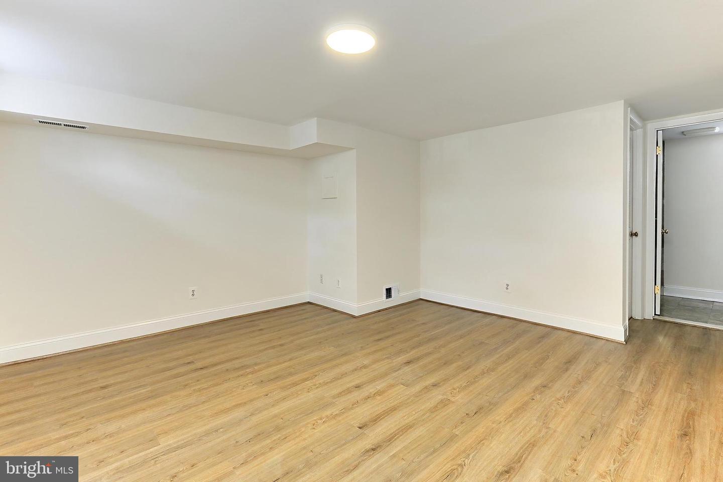 3752 KELLER AVE, ALEXANDRIA, Virginia 22302, 2 Bedrooms Bedrooms, ,2 BathroomsBathrooms,Residential,For sale,3752 KELLER AVE,VAAX2041548 MLS # VAAX2041548
