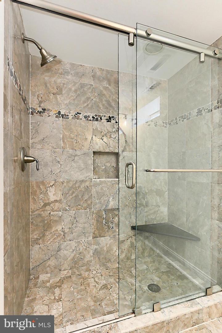 3752 KELLER AVE, ALEXANDRIA, Virginia 22302, 2 Bedrooms Bedrooms, ,2 BathroomsBathrooms,Residential,For sale,3752 KELLER AVE,VAAX2041548 MLS # VAAX2041548