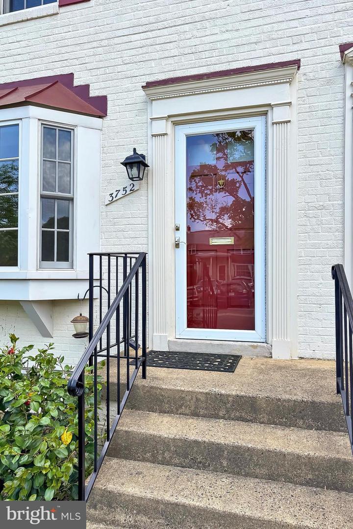 3752 KELLER AVE, ALEXANDRIA, Virginia 22302, 2 Bedrooms Bedrooms, ,2 BathroomsBathrooms,Residential,For sale,3752 KELLER AVE,VAAX2041548 MLS # VAAX2041548
