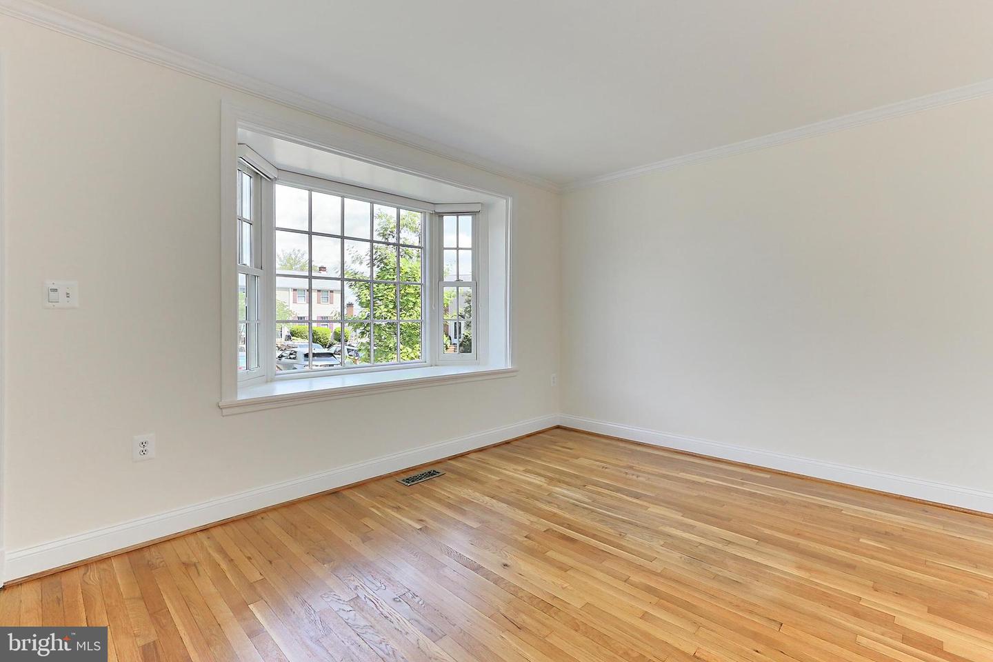 3752 KELLER AVE, ALEXANDRIA, Virginia 22302, 2 Bedrooms Bedrooms, ,2 BathroomsBathrooms,Residential,For sale,3752 KELLER AVE,VAAX2041548 MLS # VAAX2041548