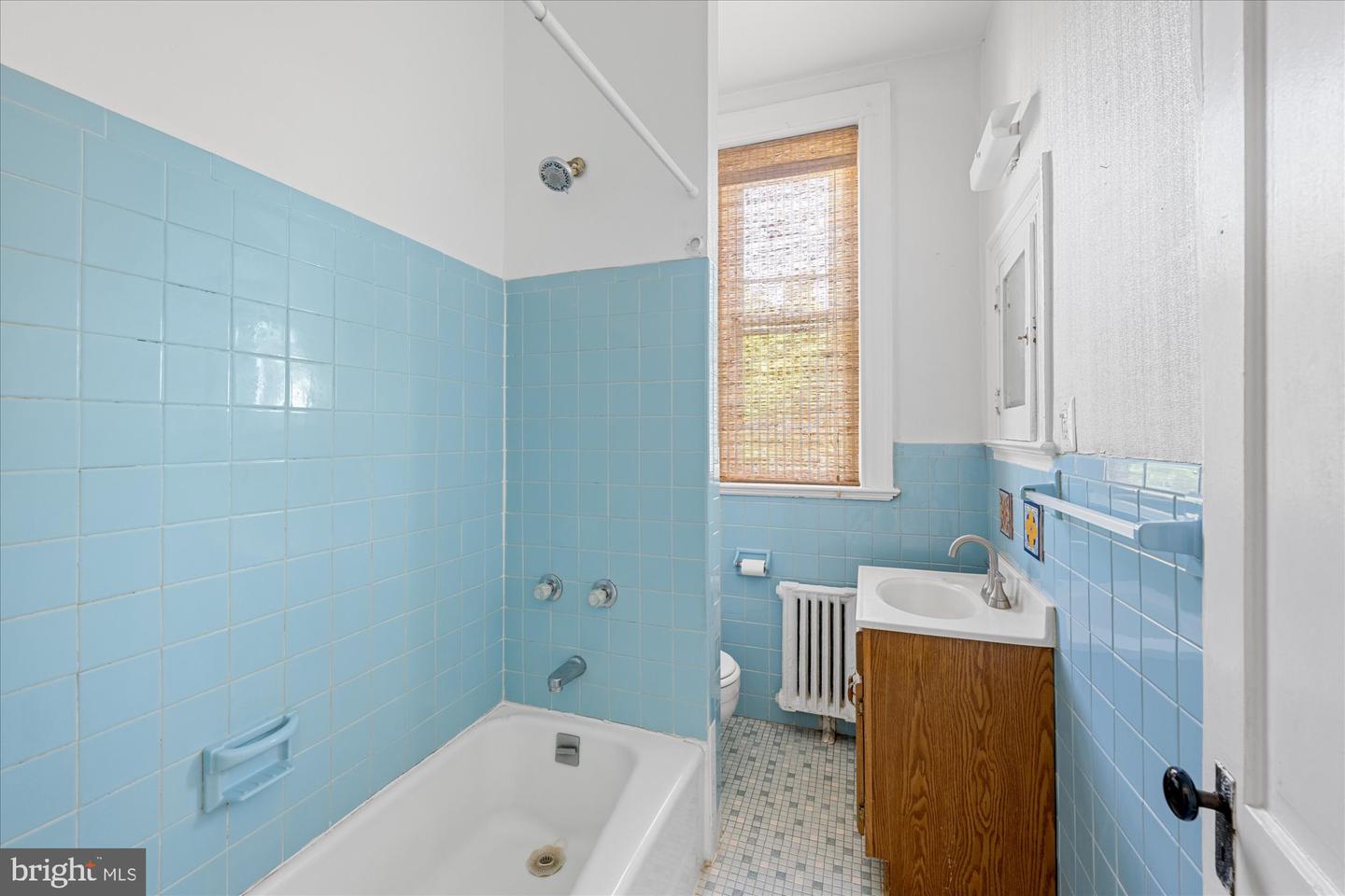 14 10TH ST NE, WASHINGTON, District Of Columbia 20002, 5 Bedrooms Bedrooms, ,3 BathroomsBathrooms,Residential,For sale,14 10TH ST NE,DCDC2185560 MLS # DCDC2185560