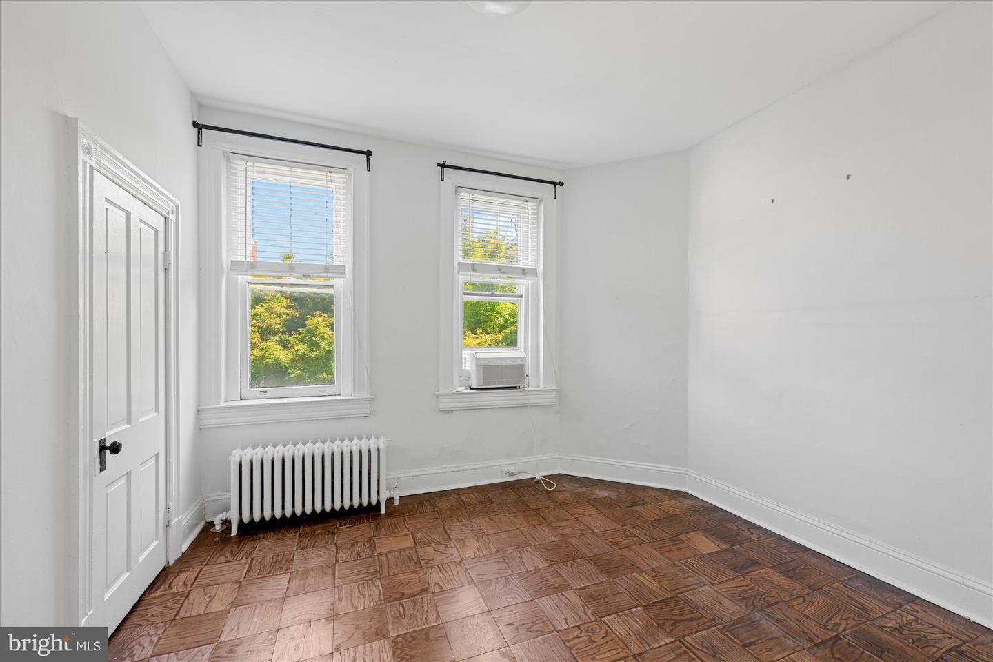 14 10TH ST NE, WASHINGTON, District Of Columbia 20002, 5 Bedrooms Bedrooms, ,3 BathroomsBathrooms,Residential,For sale,14 10TH ST NE,DCDC2185560 MLS # DCDC2185560