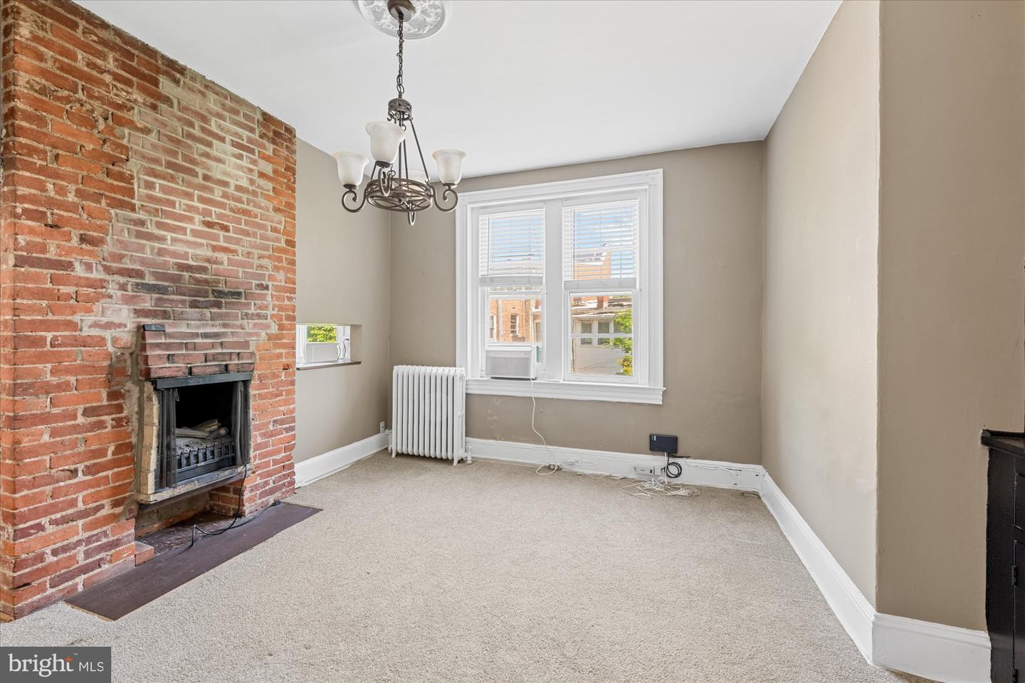14 10TH ST NE, WASHINGTON, District Of Columbia 20002, 5 Bedrooms Bedrooms, ,3 BathroomsBathrooms,Residential,For sale,14 10TH ST NE,DCDC2185560 MLS # DCDC2185560