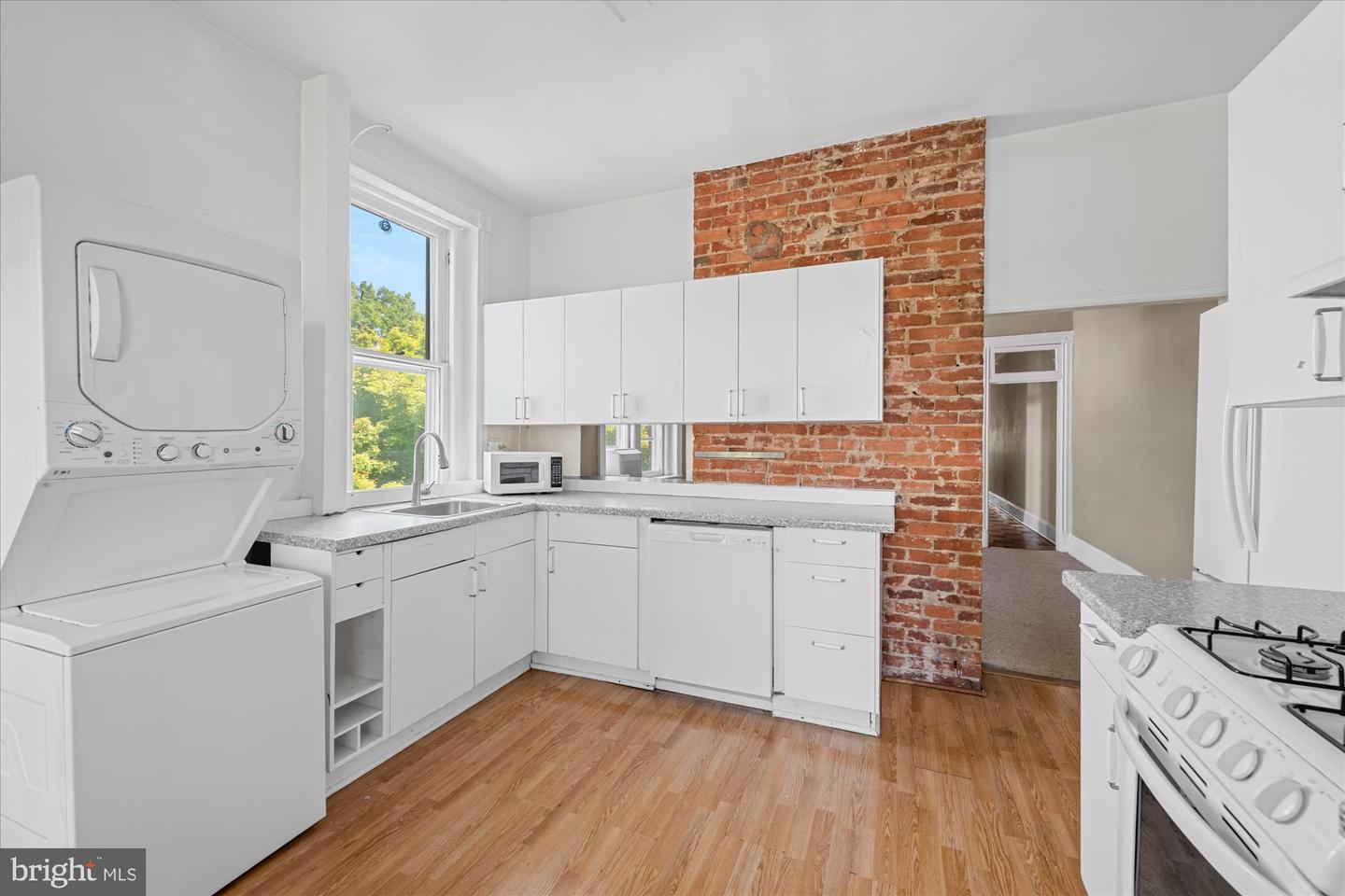 14 10TH ST NE, WASHINGTON, District Of Columbia 20002, 5 Bedrooms Bedrooms, ,3 BathroomsBathrooms,Residential,For sale,14 10TH ST NE,DCDC2185560 MLS # DCDC2185560