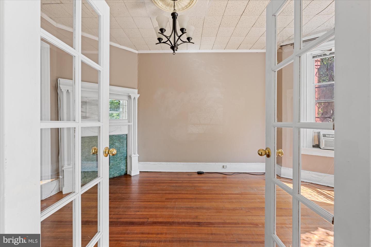 14 10TH ST NE, WASHINGTON, District Of Columbia 20002, 5 Bedrooms Bedrooms, ,3 BathroomsBathrooms,Residential,For sale,14 10TH ST NE,DCDC2185560 MLS # DCDC2185560