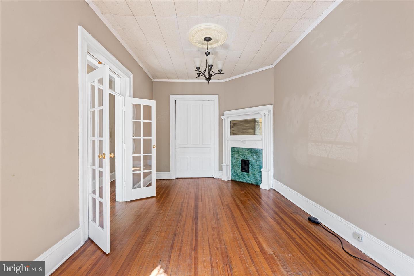 14 10TH ST NE, WASHINGTON, District Of Columbia 20002, 5 Bedrooms Bedrooms, ,3 BathroomsBathrooms,Residential,For sale,14 10TH ST NE,DCDC2185560 MLS # DCDC2185560