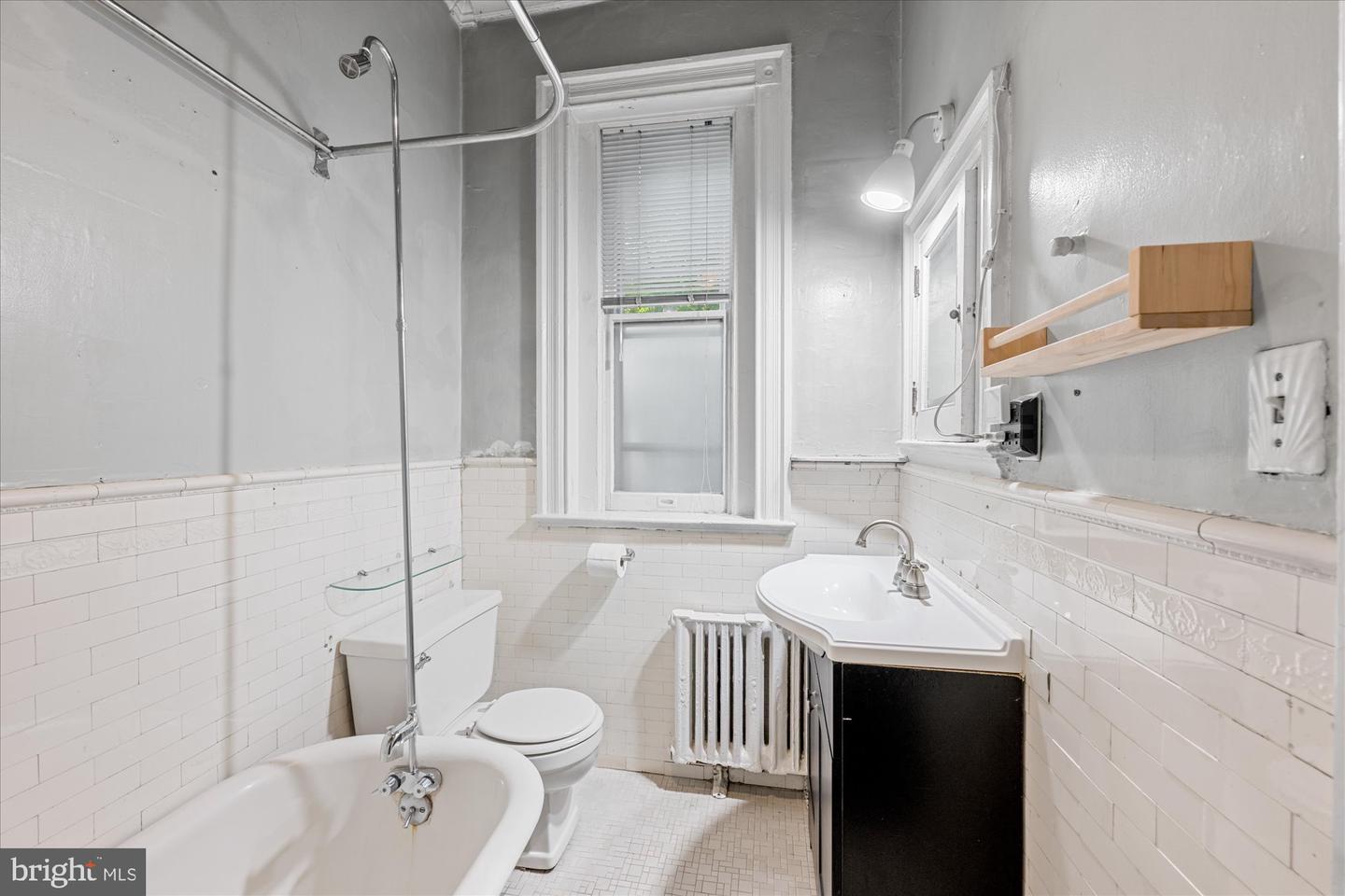 14 10TH ST NE, WASHINGTON, District Of Columbia 20002, 5 Bedrooms Bedrooms, ,3 BathroomsBathrooms,Residential,For sale,14 10TH ST NE,DCDC2185560 MLS # DCDC2185560
