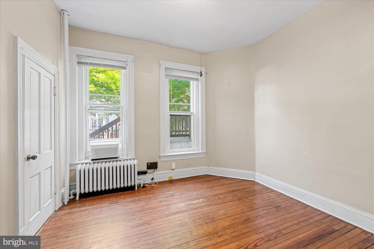 14 10TH ST NE, WASHINGTON, District Of Columbia 20002, 5 Bedrooms Bedrooms, ,3 BathroomsBathrooms,Residential,For sale,14 10TH ST NE,DCDC2185560 MLS # DCDC2185560